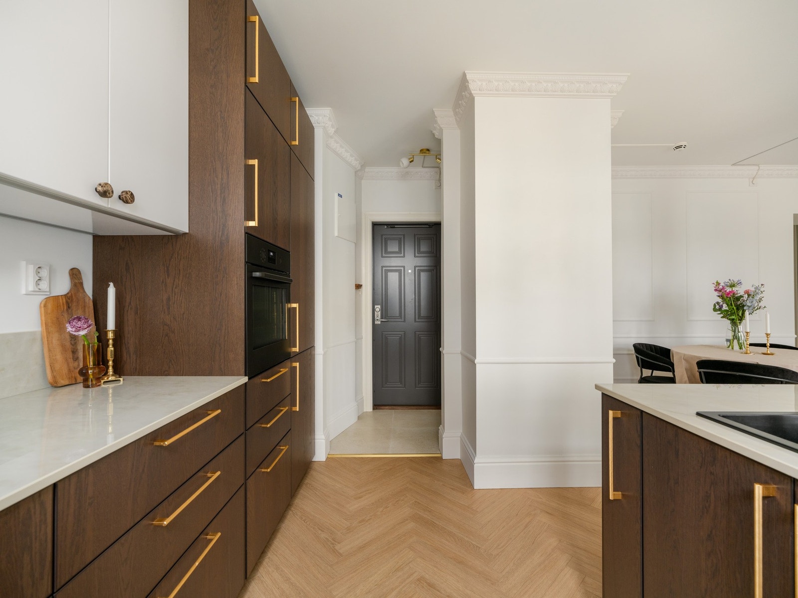 Til slutt tar vi turen til leilighetens entré. Galleribilde