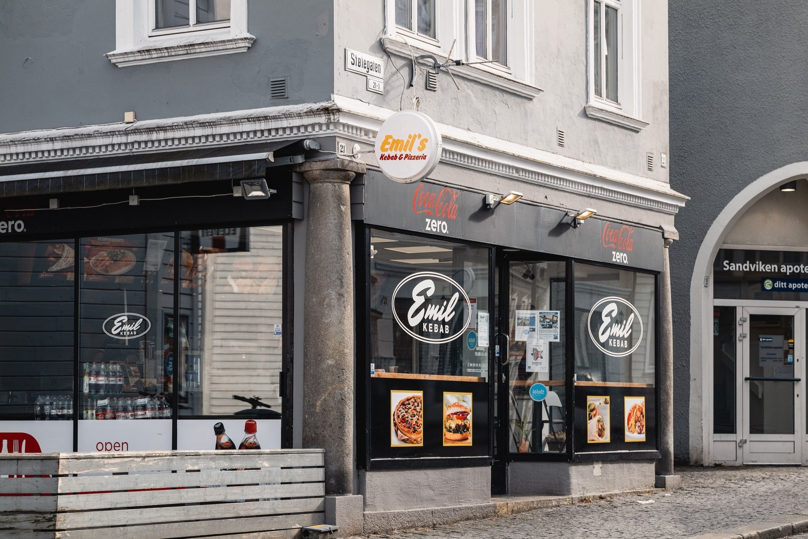 - Ca. 4 min gange fra leiligheten ligger Støletorget med dagligvarehandel, apotek og restauranter - Galleribilde