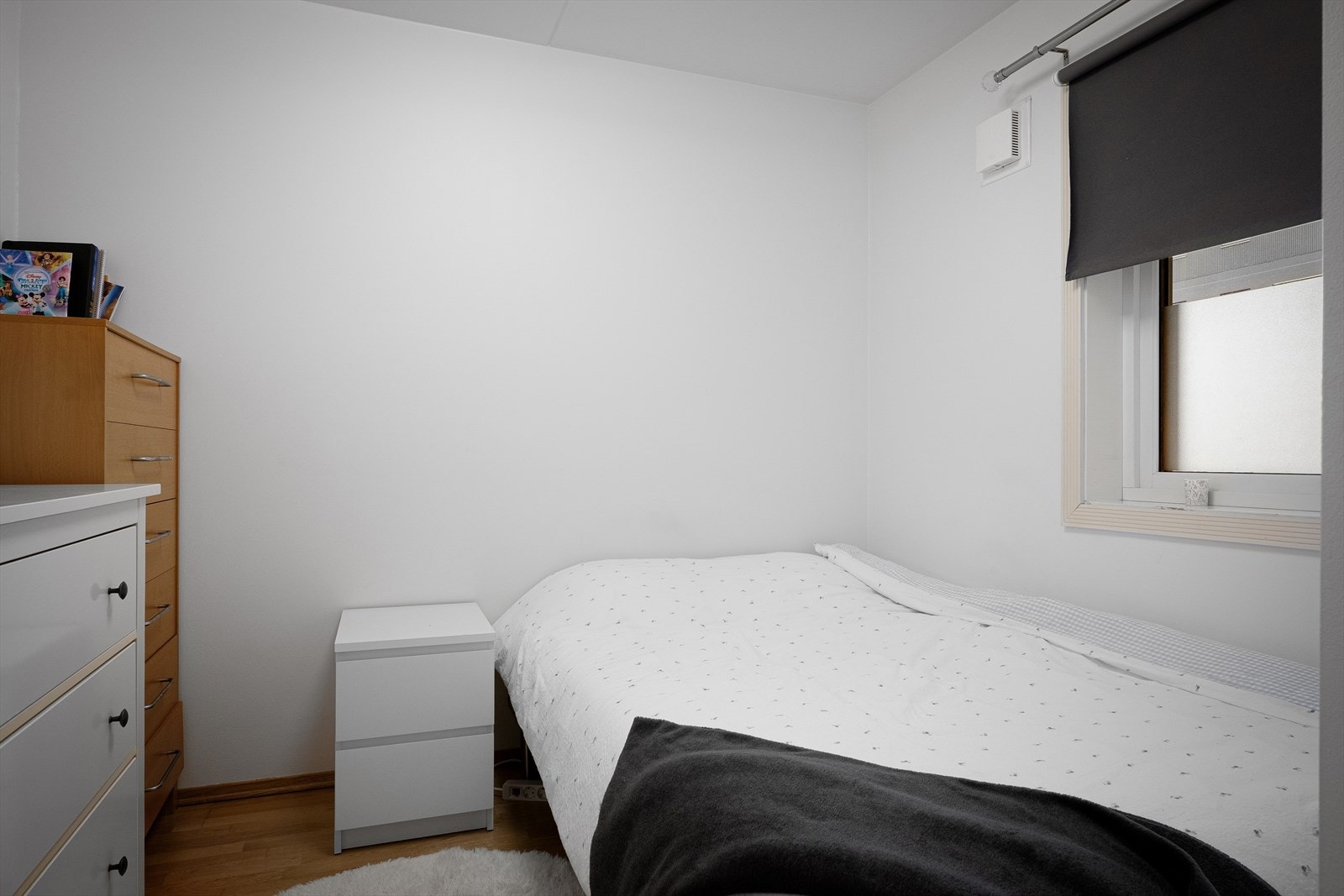 Soverom nr2 med plass til garderobeskap Galleribilde