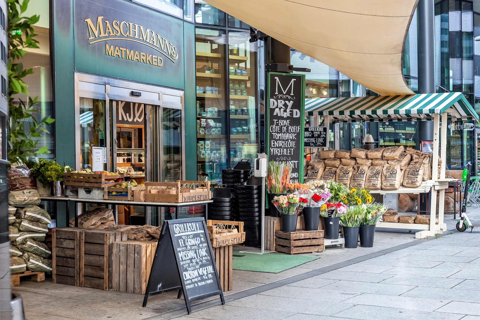 Karenslyst Allé byr på et bredt spekter av butikker og shoppingmuligheter, spisesteder, kaffebar, vinbar, treningssentre Galleribilde