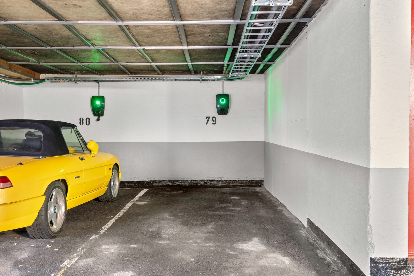 Det medfølger garasjeplass til leiligheten plass nr. 79 som ligger under sameiet Olav Kyrres gate 6. Plassen har el-lader Galleribilde