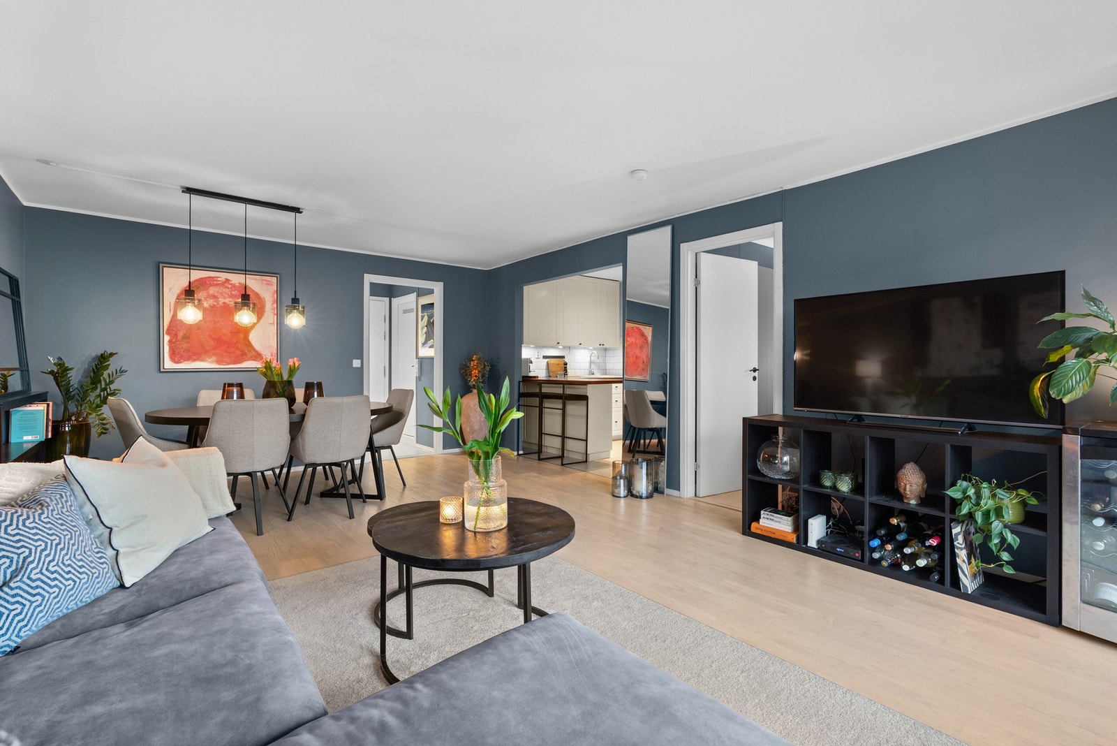 Det er åpen løsning mot kjøkkenet Galleribilde