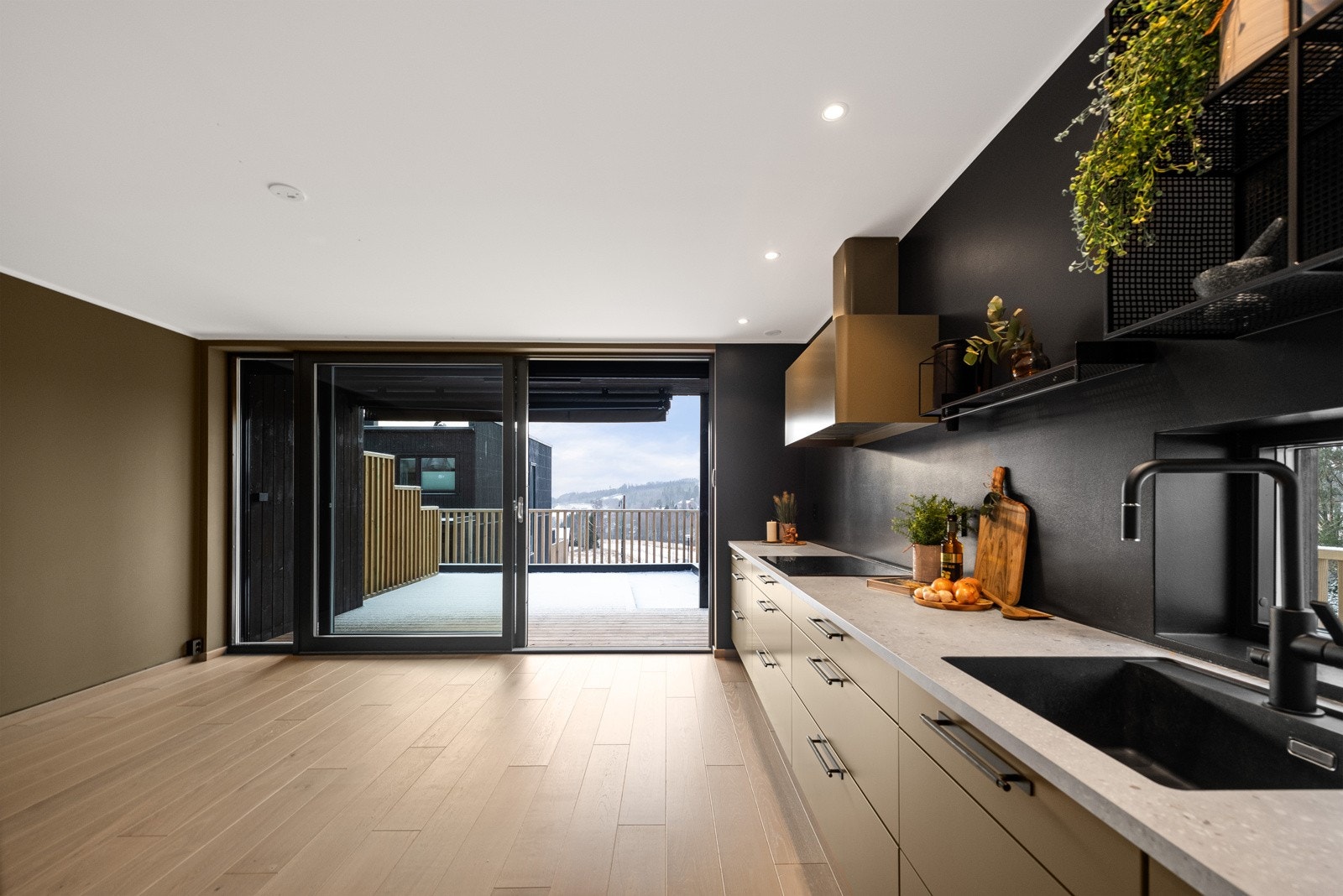 Boligen fremstår med gjennomgående god og påkostet standard, og stod ferdig høsten 2022 Galleribilde