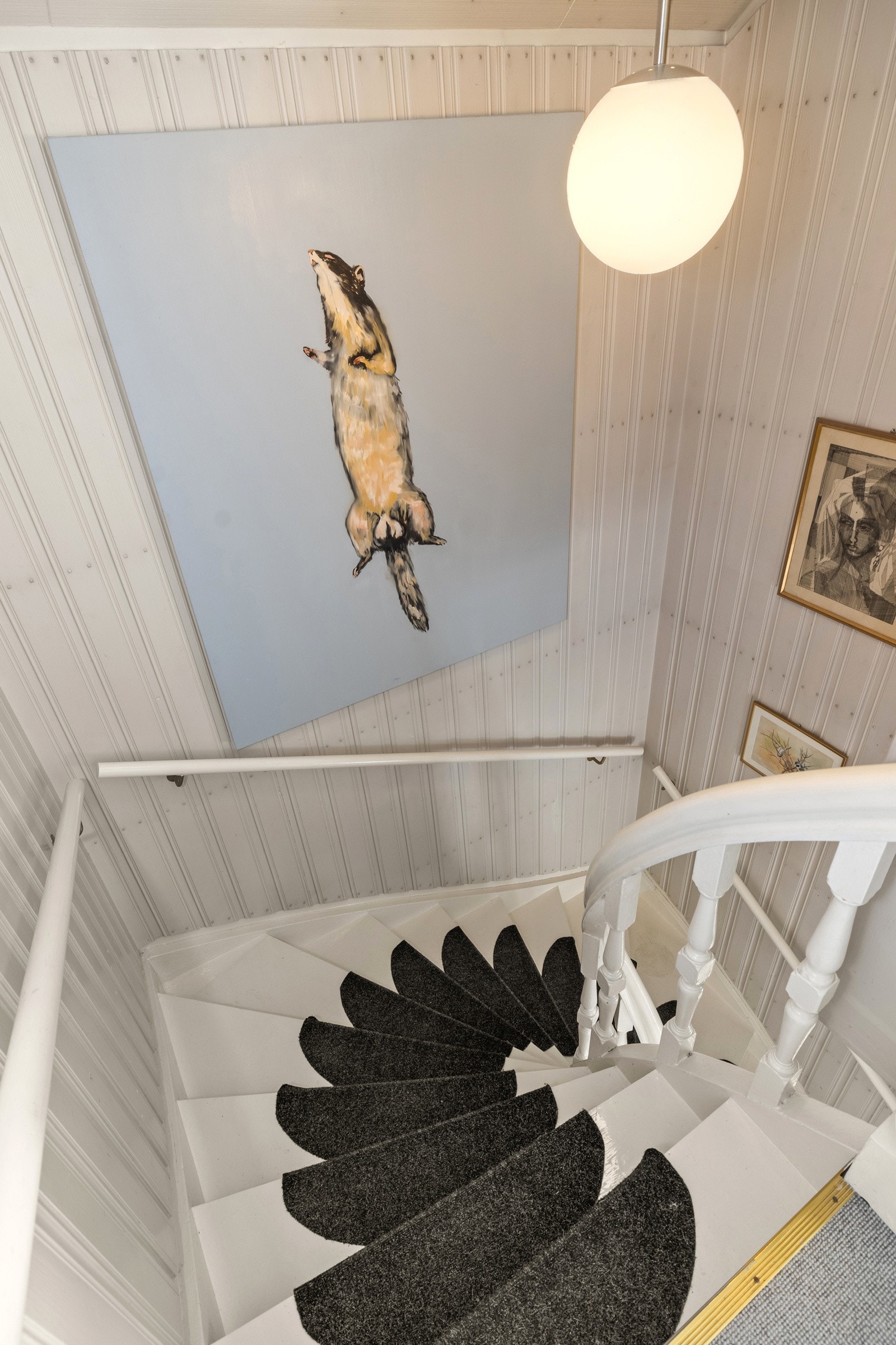 Trapperom fra 2. etg. og ned til hallen. Fine detaljer. Galleribilde