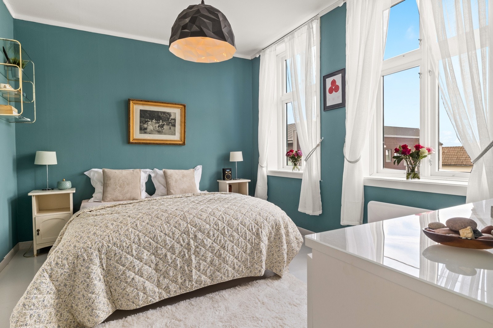 Soverommet er svalt og hyggelig. Det er også god takhøyde i 2. etg. Galleribilde