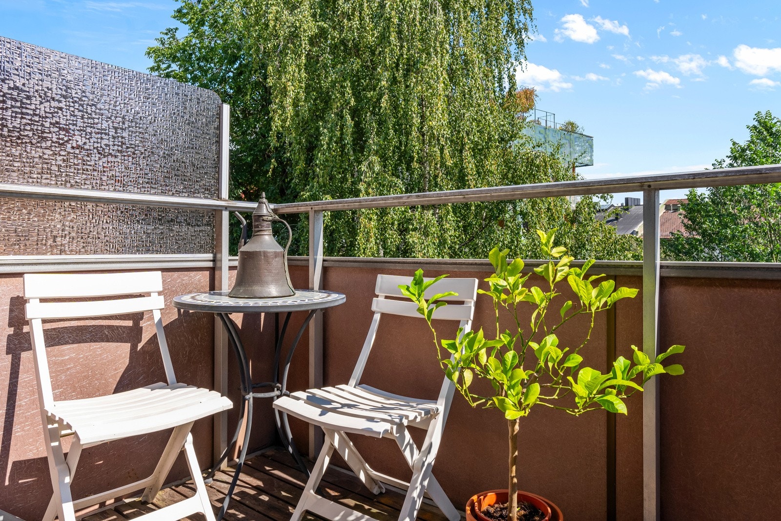 Leiligheten ligger høyt og fritt i byggets øverste etasje. Galleribilde