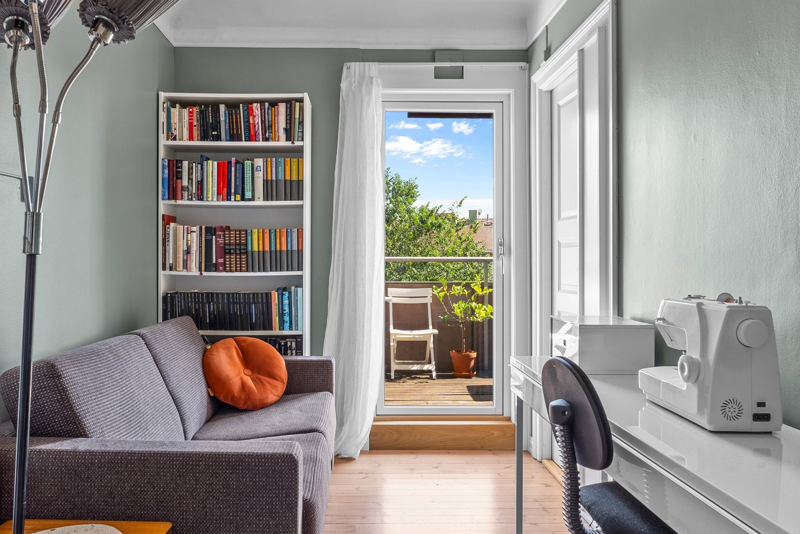 Soverom 2 er også av god størrelse med plass til seng og øvrig møblement. Galleribilde