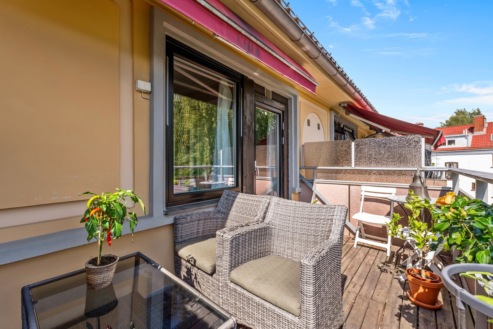 God plass til sittegruppe, grill og hyggelig beplantning. Galleribilde