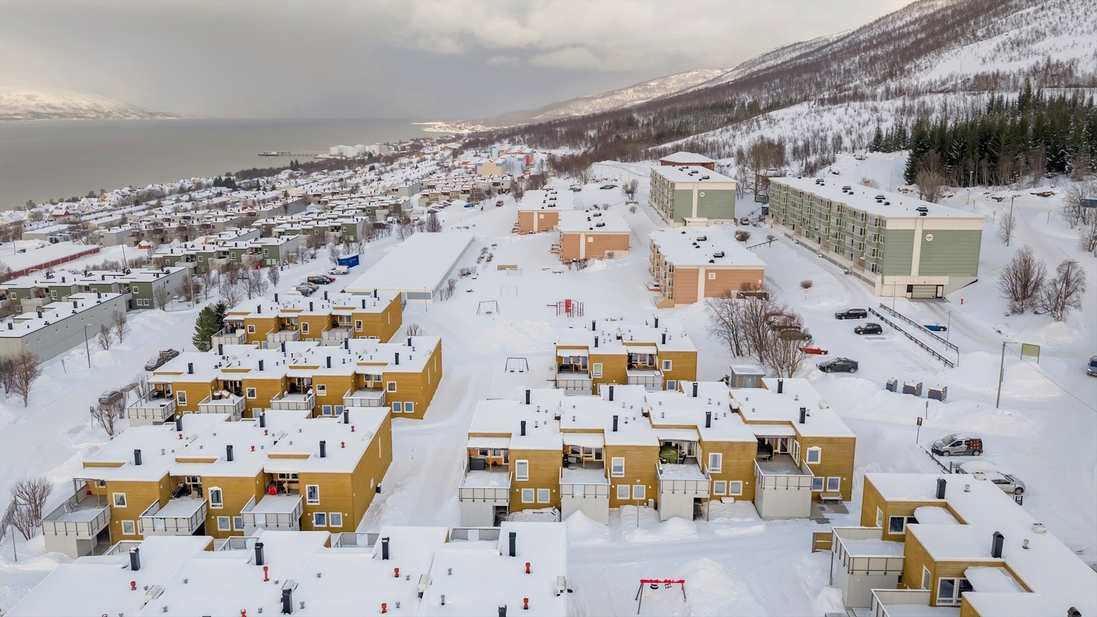 Borettslaget gjennomgikk en stor renovering i 2020-2021. Dette gjaldt bla. utskiftning av tak, ekstra isolasjon, vinduer, ytterdør, kledning og balkong. Galleribilde