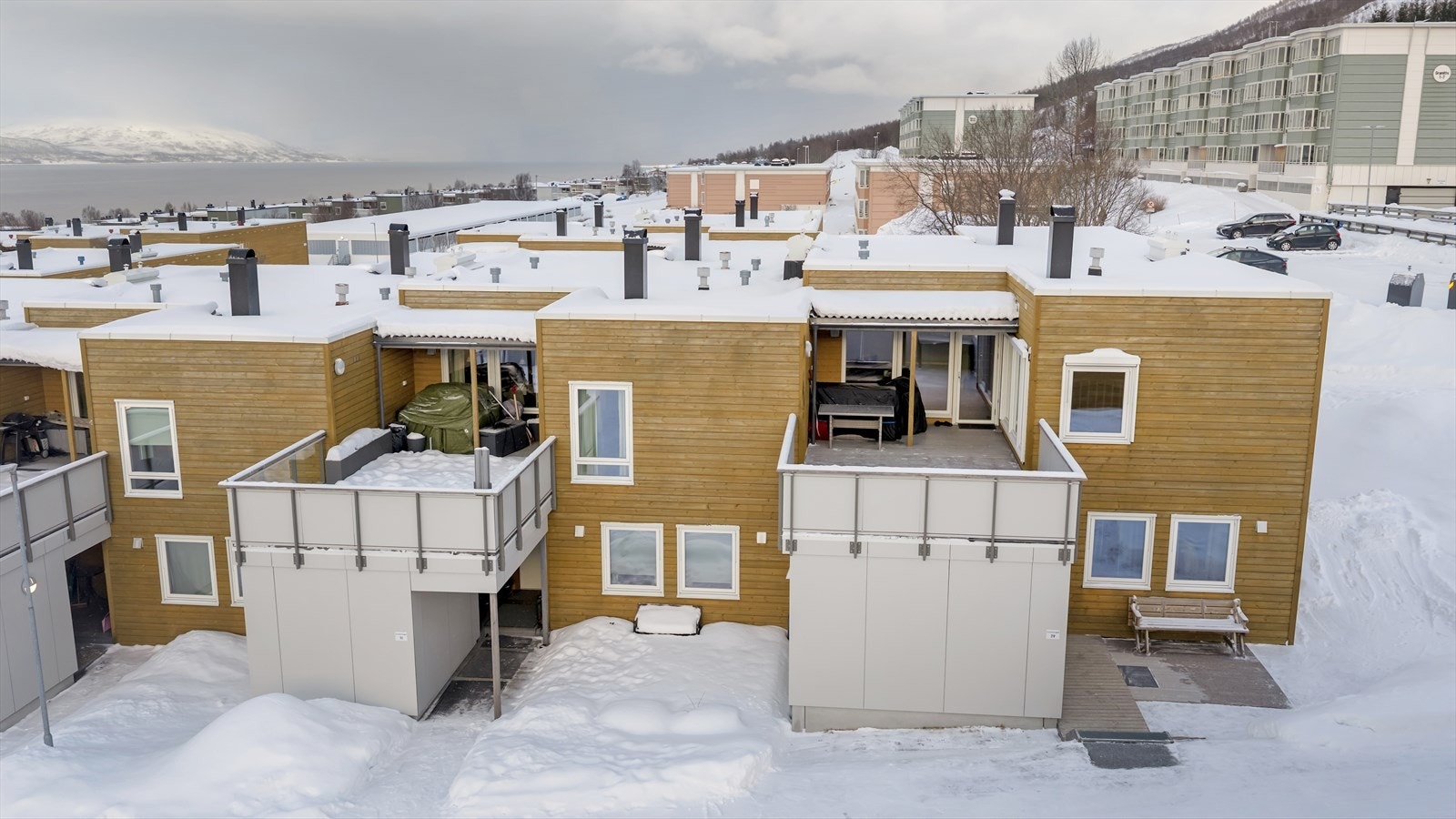 Boligen har meget god intern beliggenhet på enden av rekken. Galleribilde