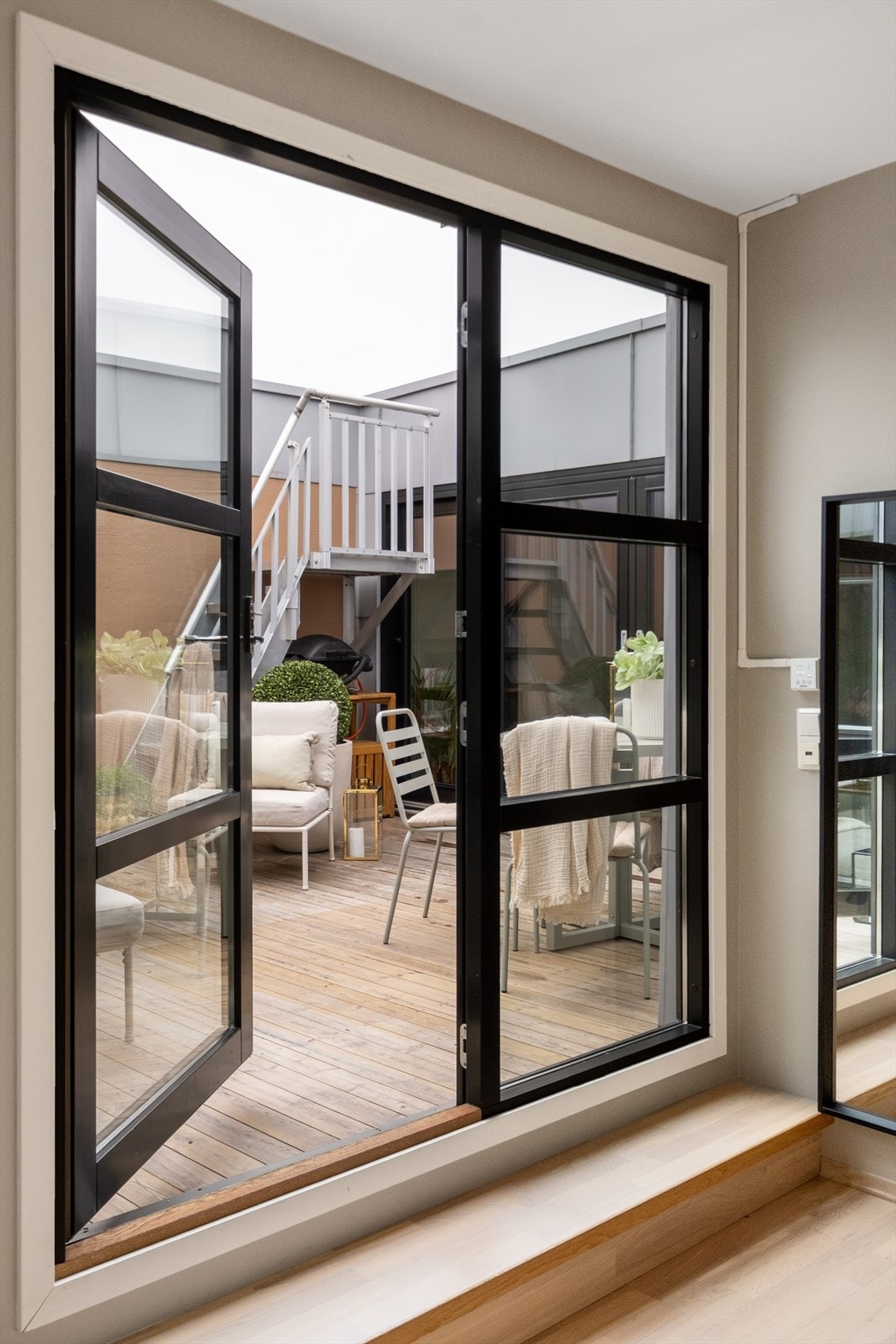 Det er også utgang til balkongen fra gangen. Galleribilde