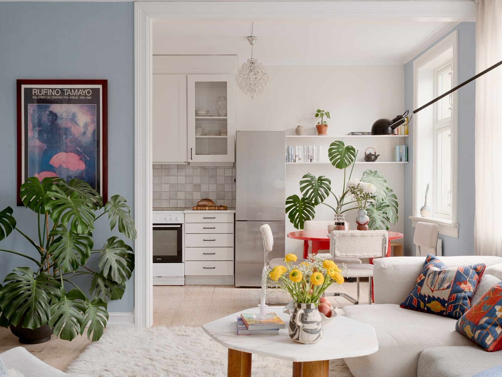 Den åpne løsningen gir en god romfølelse og fleksible møbleringsmuligheter. Galleribilde