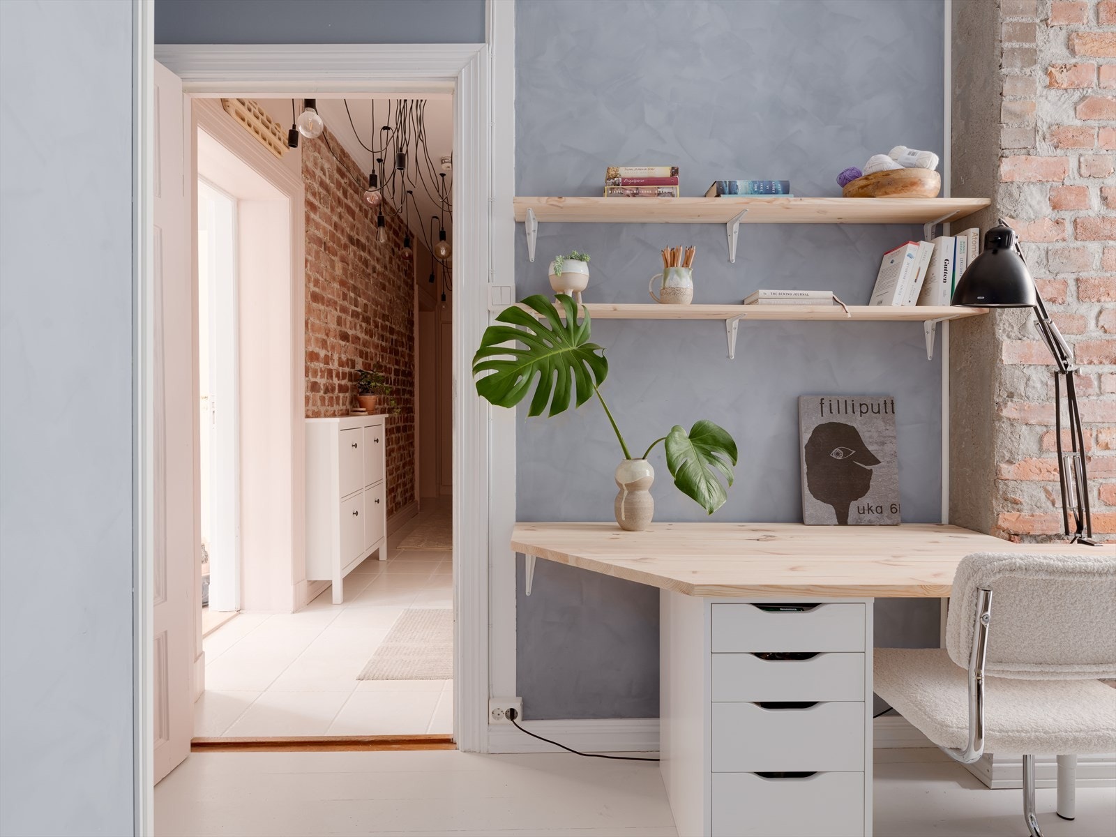 Alle innvendige overflater i leiligheten ble oppgradert i perioden 2021-2023. Galleribilde