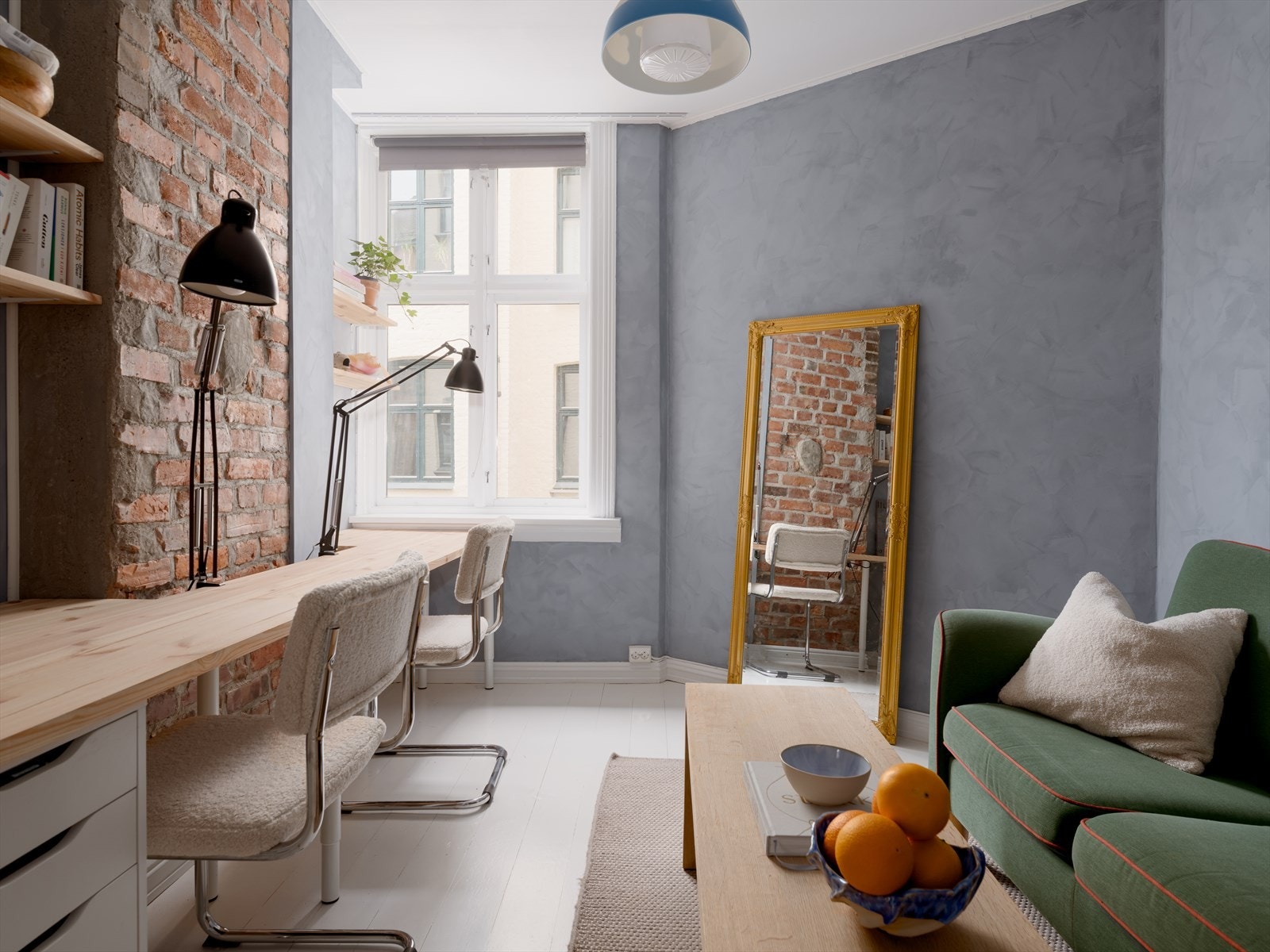 Her er det plass til både seng og kontorpult. Galleribilde