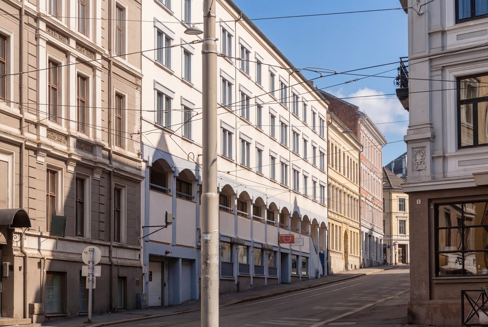 Leiligheten ligger i et attraktivt og sentralt område med kort vei til "alt". Galleribilde