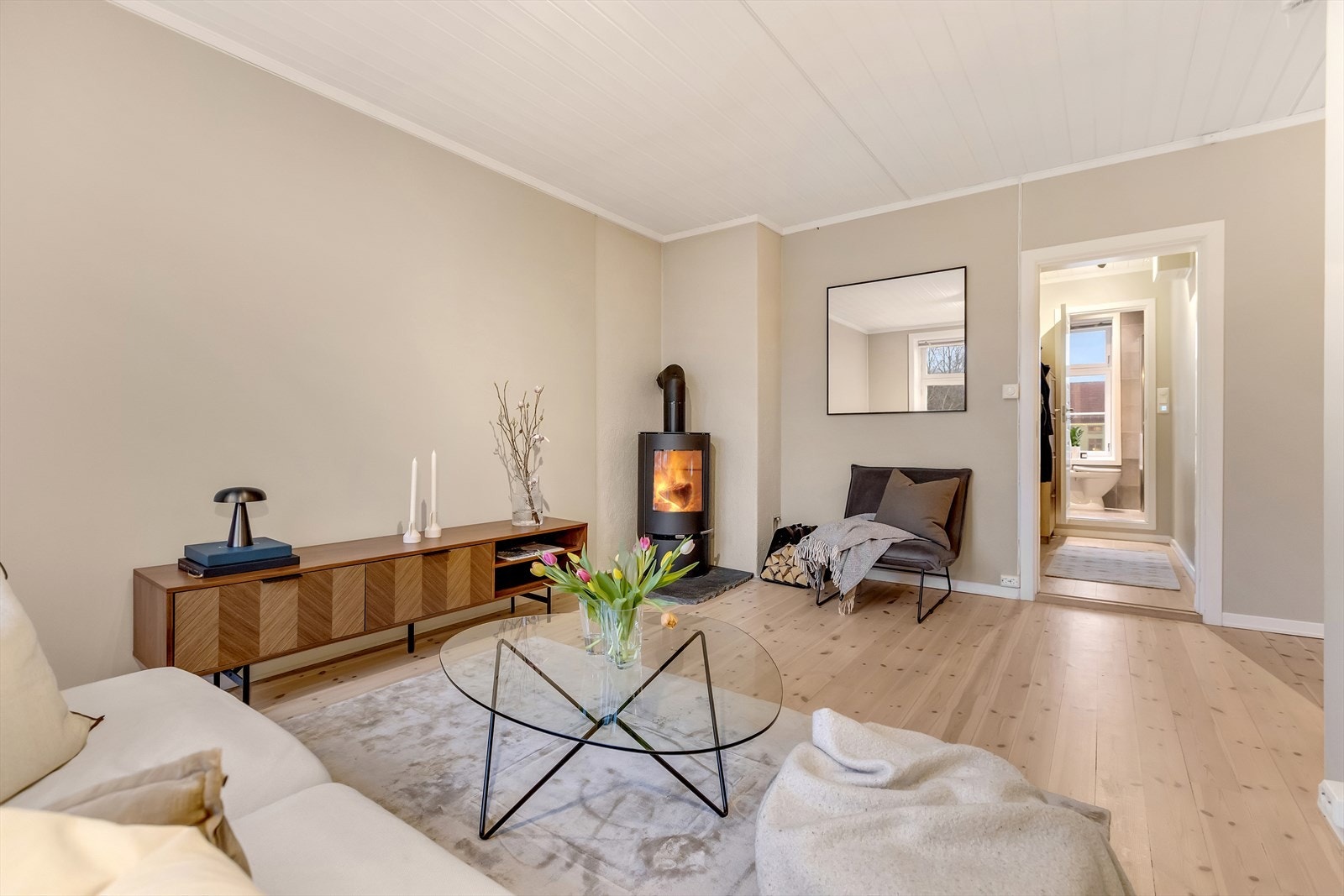 Vedovnen gir både effektiv oppvarming og en ekstra koselig stemning på kjølige dager. Galleribilde