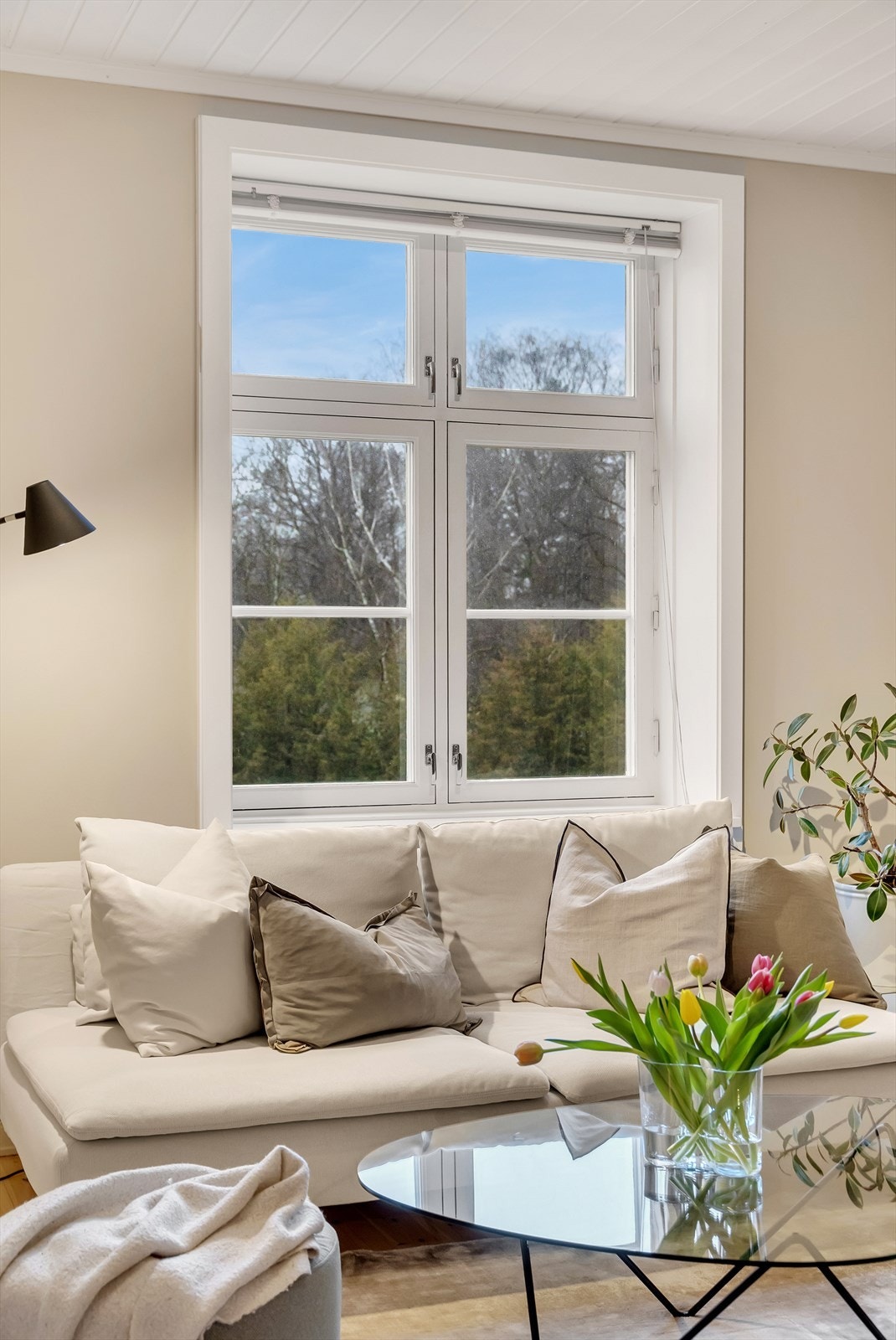 En frodig og herlig utsikt fra stuevinduet. Galleribilde