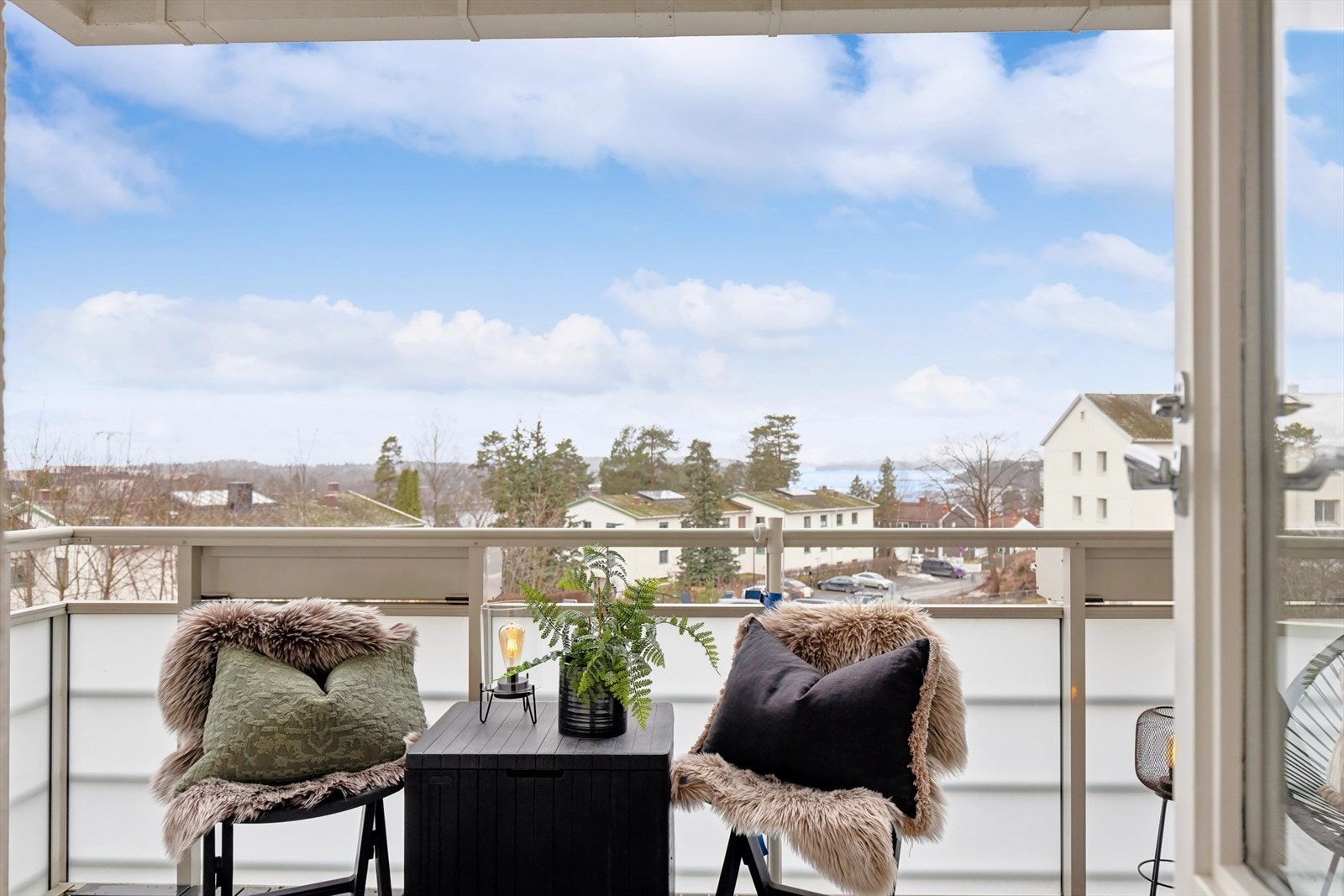 Anders Jørstad presenterer Michelets vei 25C. 2-roms selveierleilighet med fantastisk panorama og fjordutsikt ved Holtekilen i nydelige omgivelser. Galleribilde