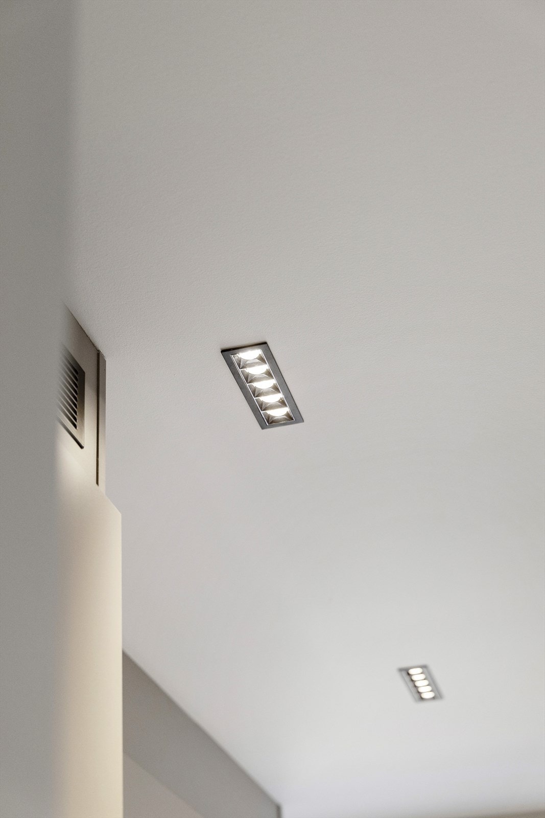 Belysning fra SG og SLC - Takhøyde er målt til 2,46 cm Galleribilde