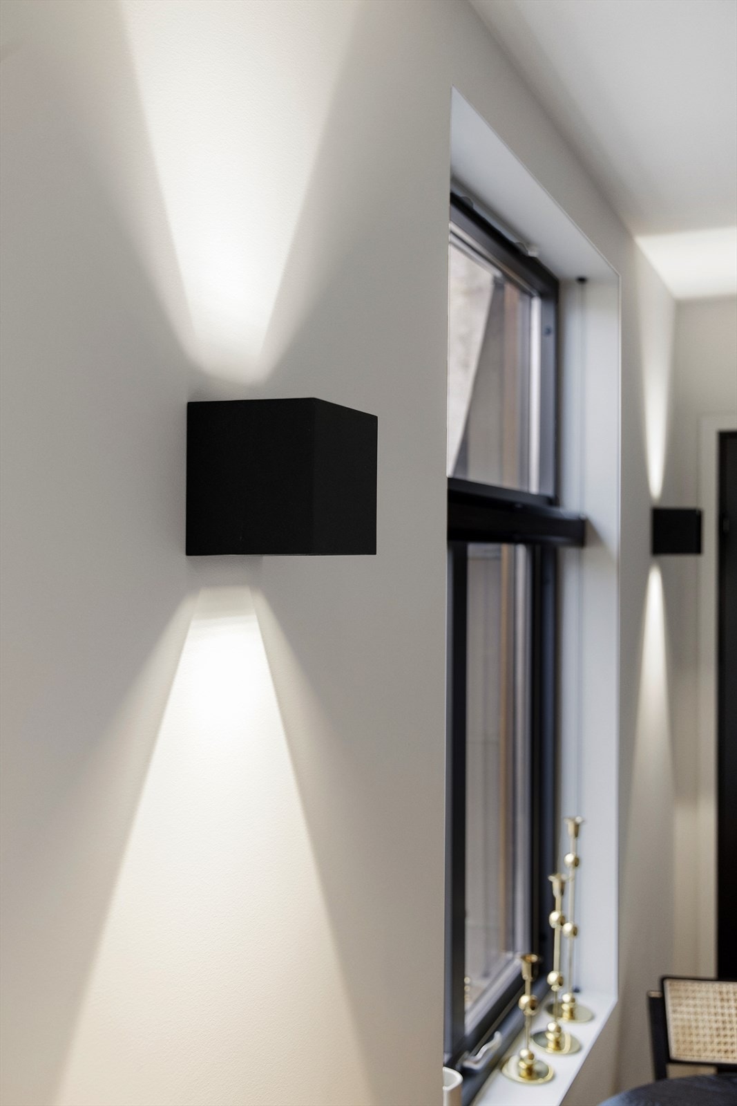 Leiligheten bære preg av påkostede materialer og har moderne fargevalg Galleribilde