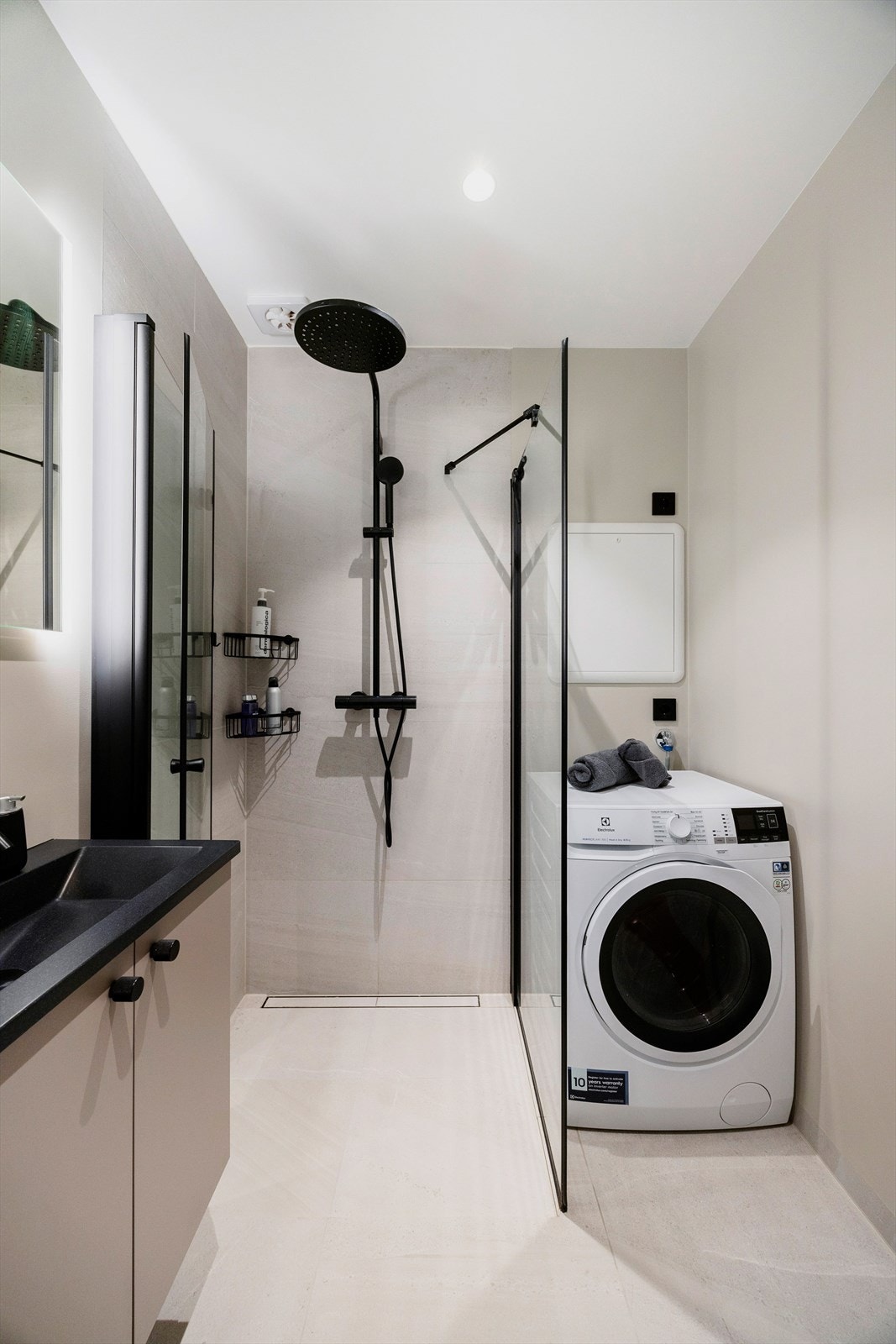 Opplegg og plass til vaskemaskin - Gulvvarme og elektrisk avtrekksvifte Galleribilde