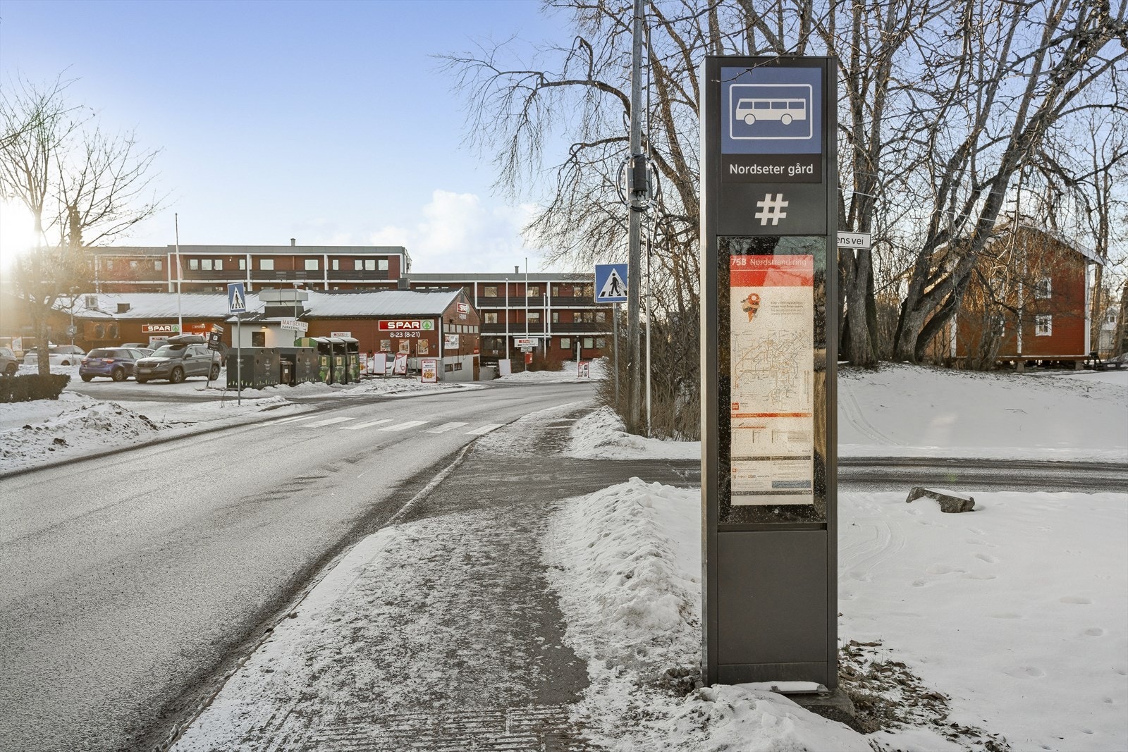 Kun 210m fra boligen til Nordseter gård bussholdeplass med linje 75A og 75B. Galleribilde