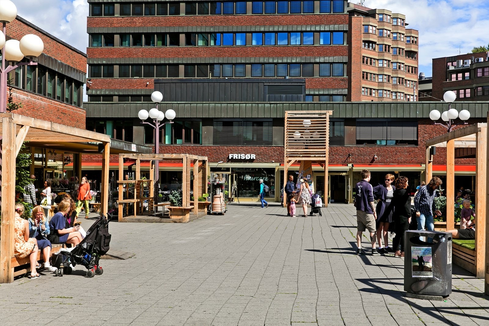 På Tøyen Torg finner dere et godt utvalg av spisesteder og butikker. Galleribilde