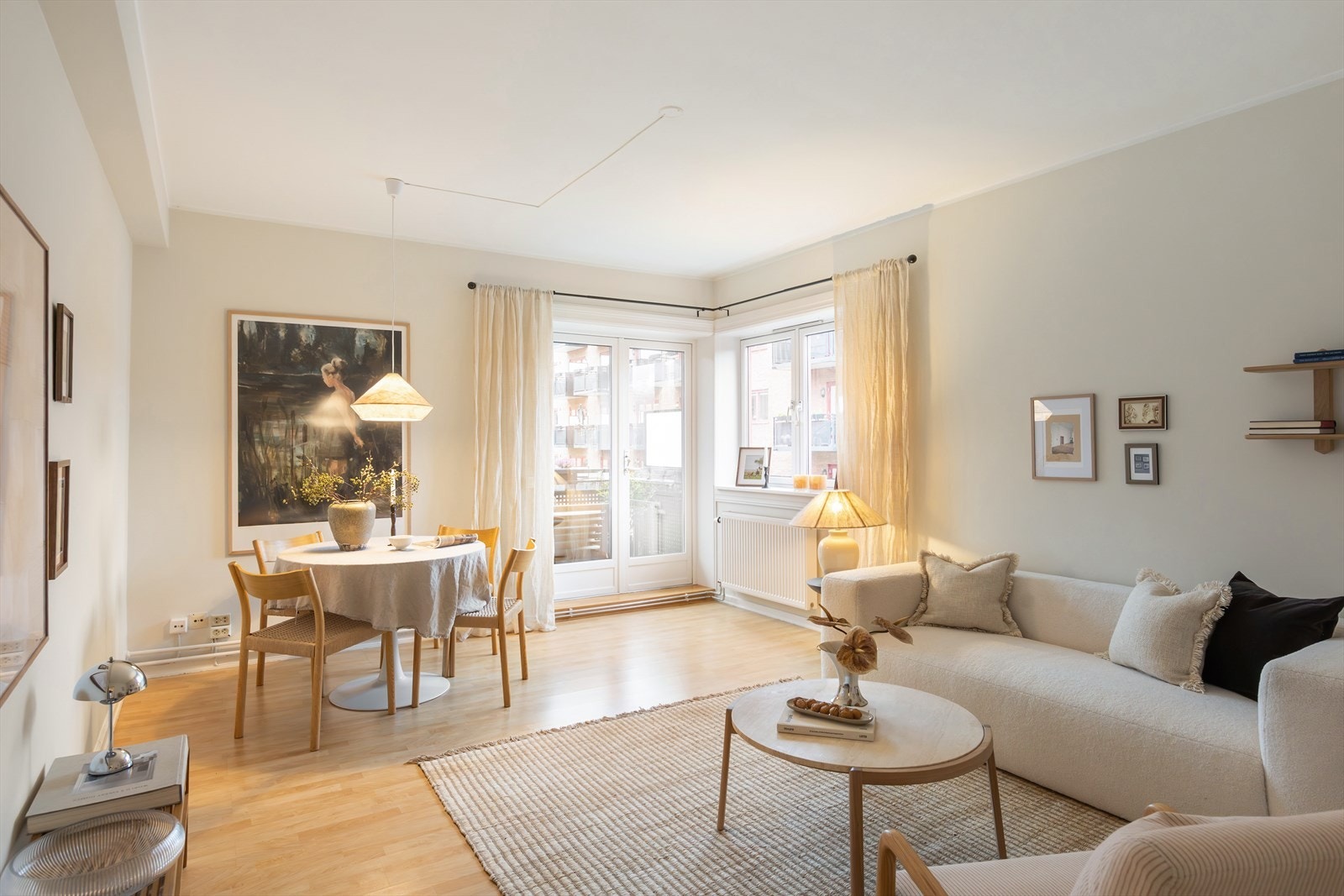 Nordvik Nydalen v/Sander O. Berntsen ønsker velkommen til en lys og gjennomgående 2-roms leilighet i veletablerte Maridalsveien Borettslag. Foto: Pontus Blomqvist Galleribilde