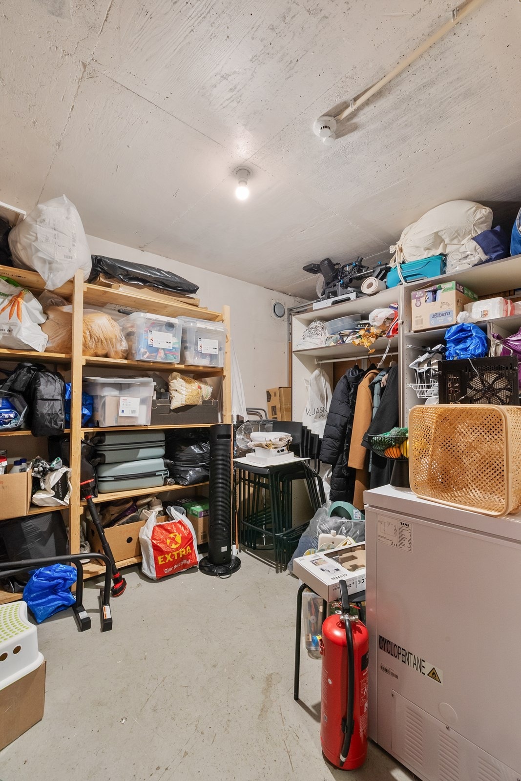 Leiligheten disponerer en romslig bod i samme etasje for ekstra lagringsplass. Galleribilde