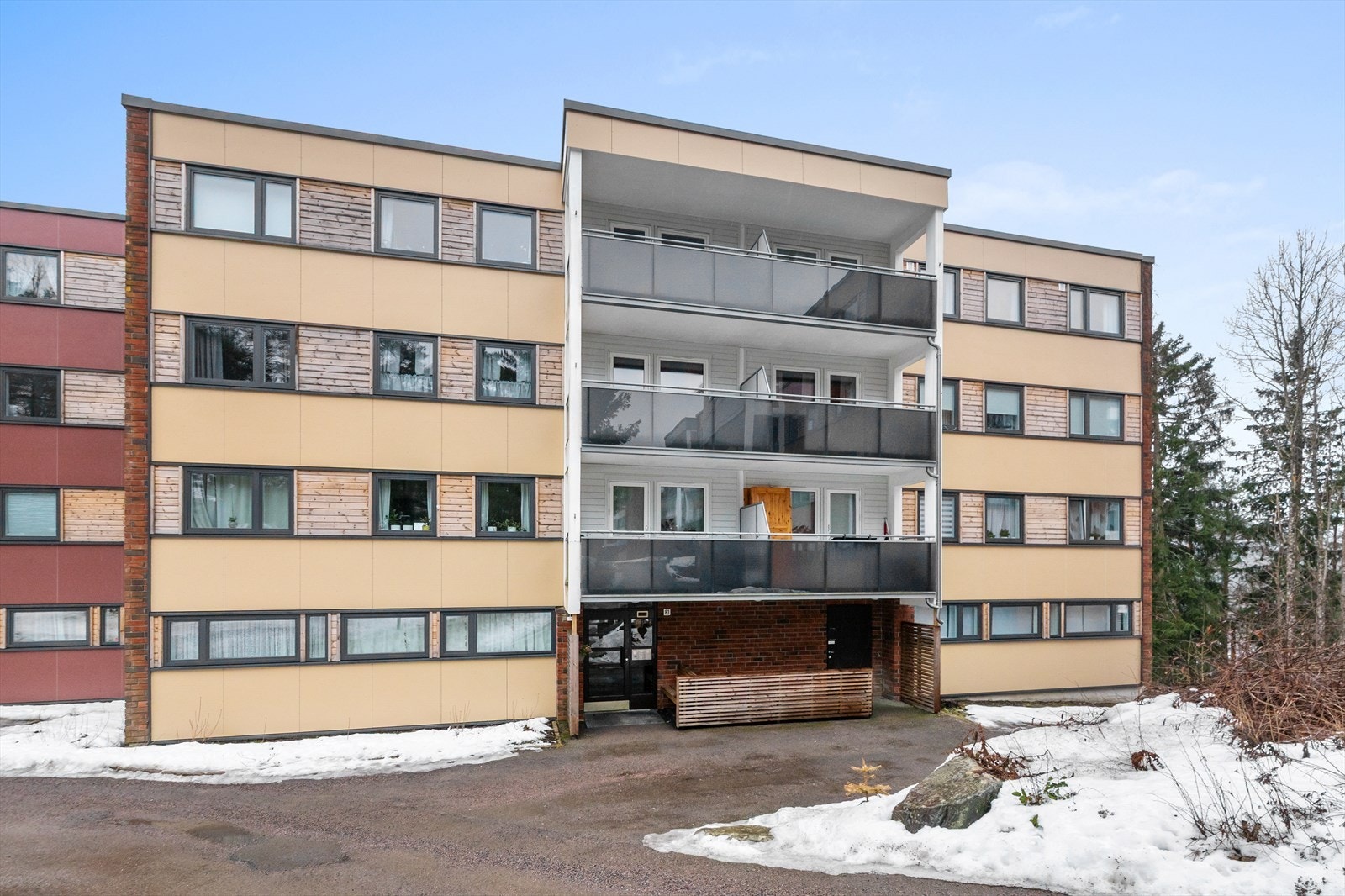 Leiligheten ligger i et veletablert sameie som består av 292 boligseksjoner. Galleribilde