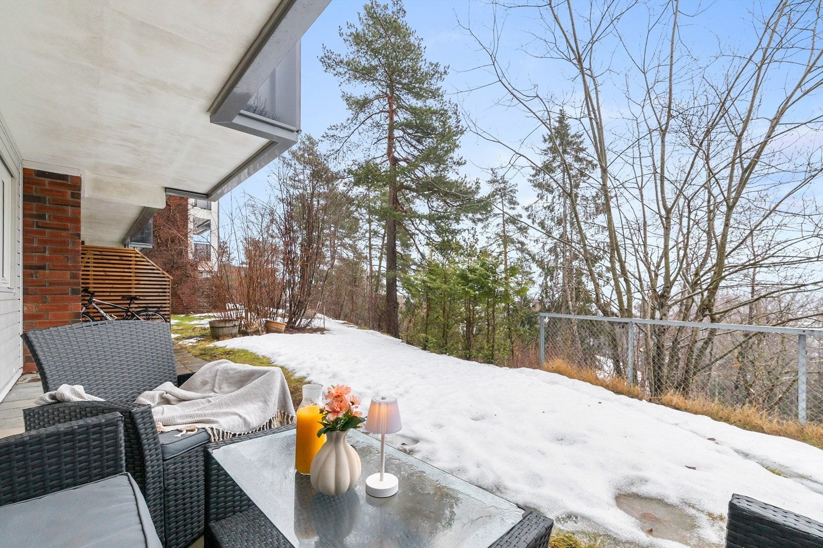 Her er det god plass til en sittegruppe, perfekt for å nyte rolige dager utendørs. Galleribilde