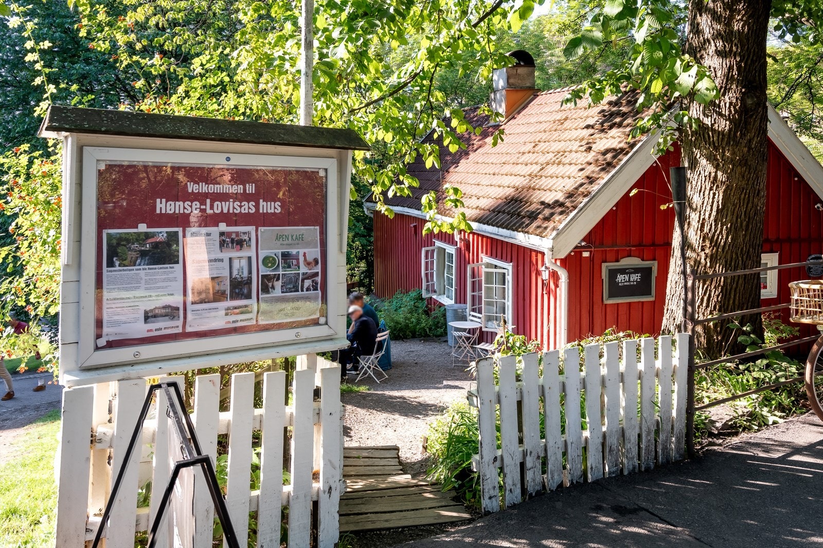 Hønse-Lovisas hus må naturligvis nevnes. Her stoppes det ofte opp etter en kort tur langs akerselven! Galleribilde
