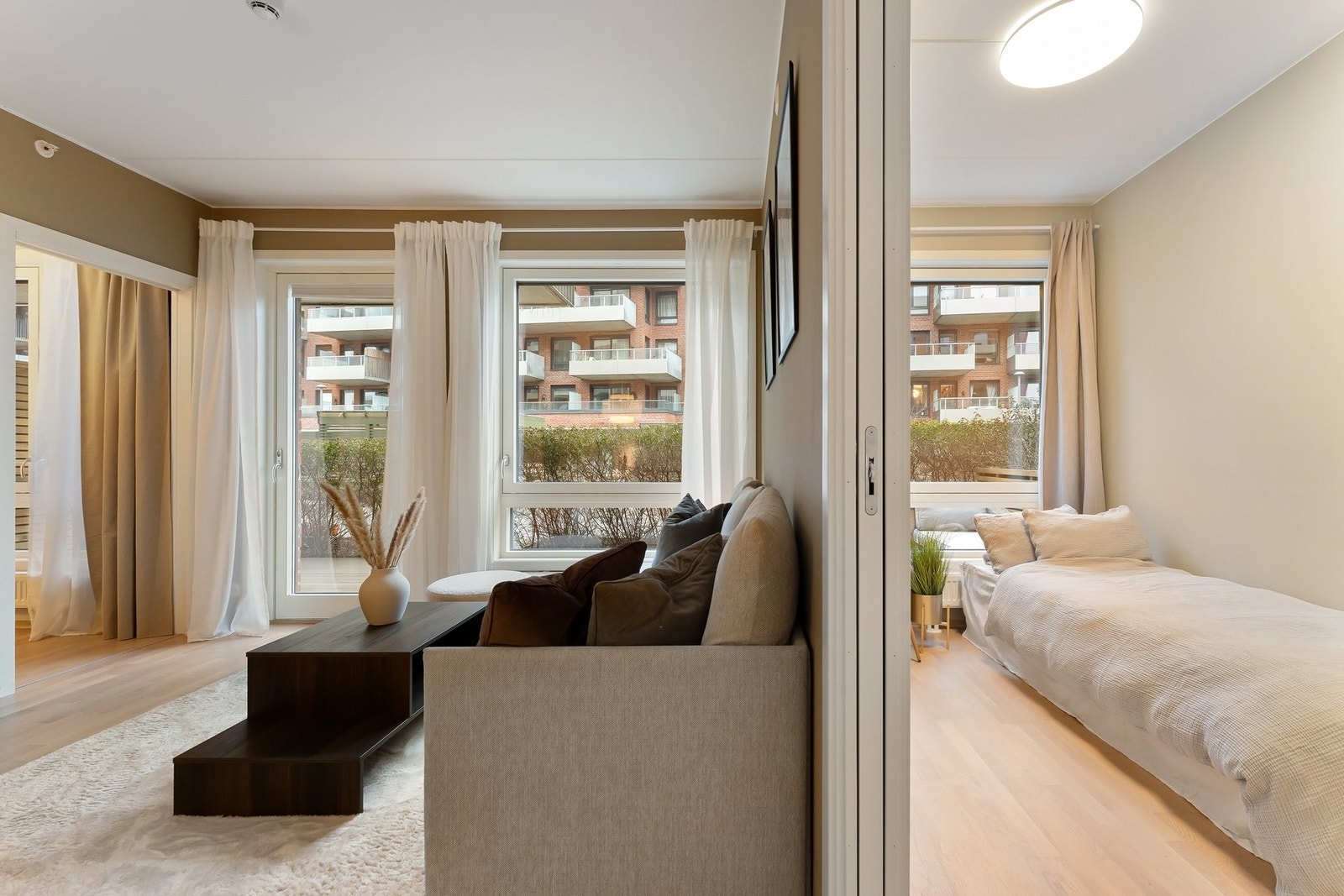 Direkte fra stuen har man adgang til soverom 2. Galleribilde