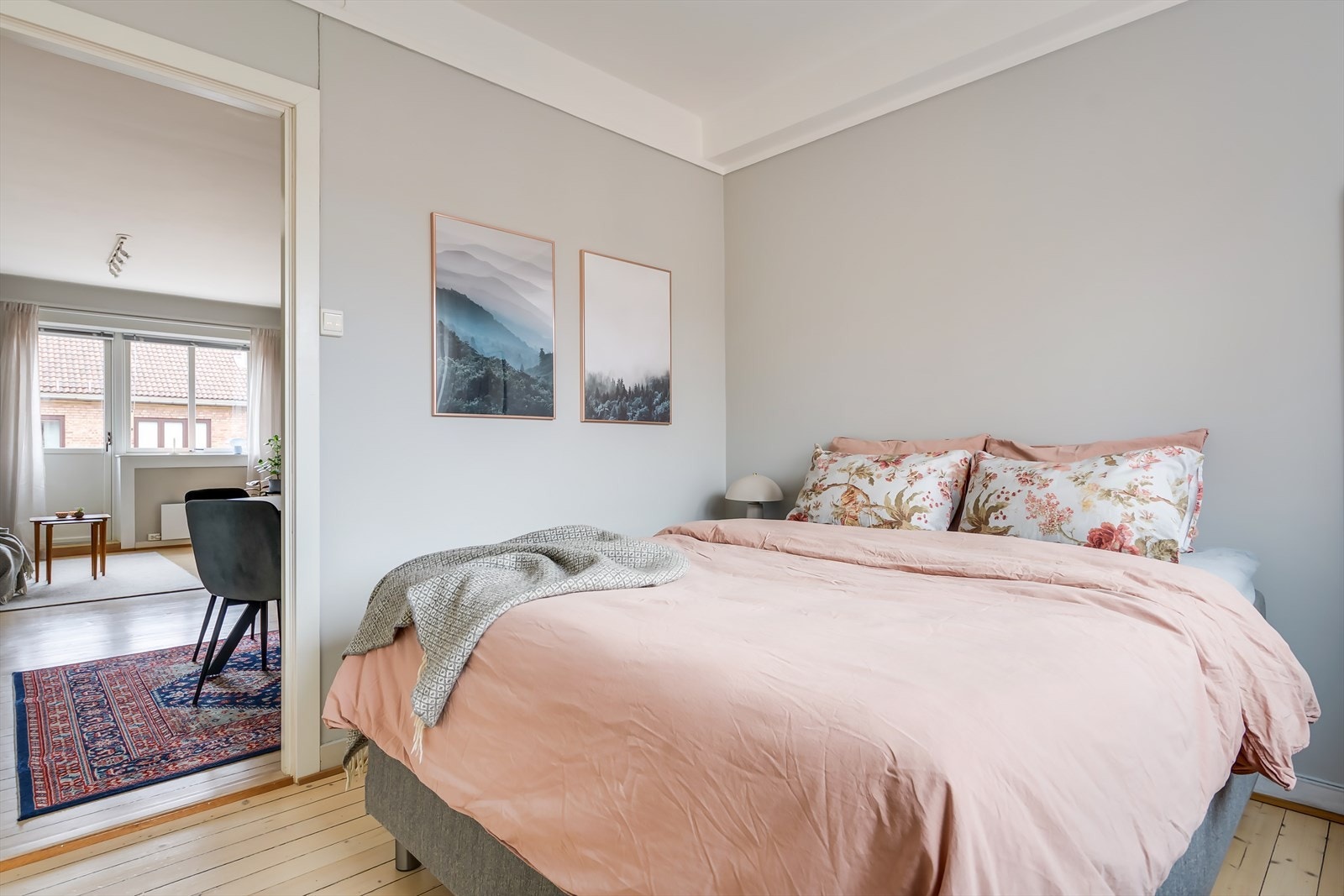 Vegger i leiligheten ble helsparklet og malt i 2019. Galleribilde