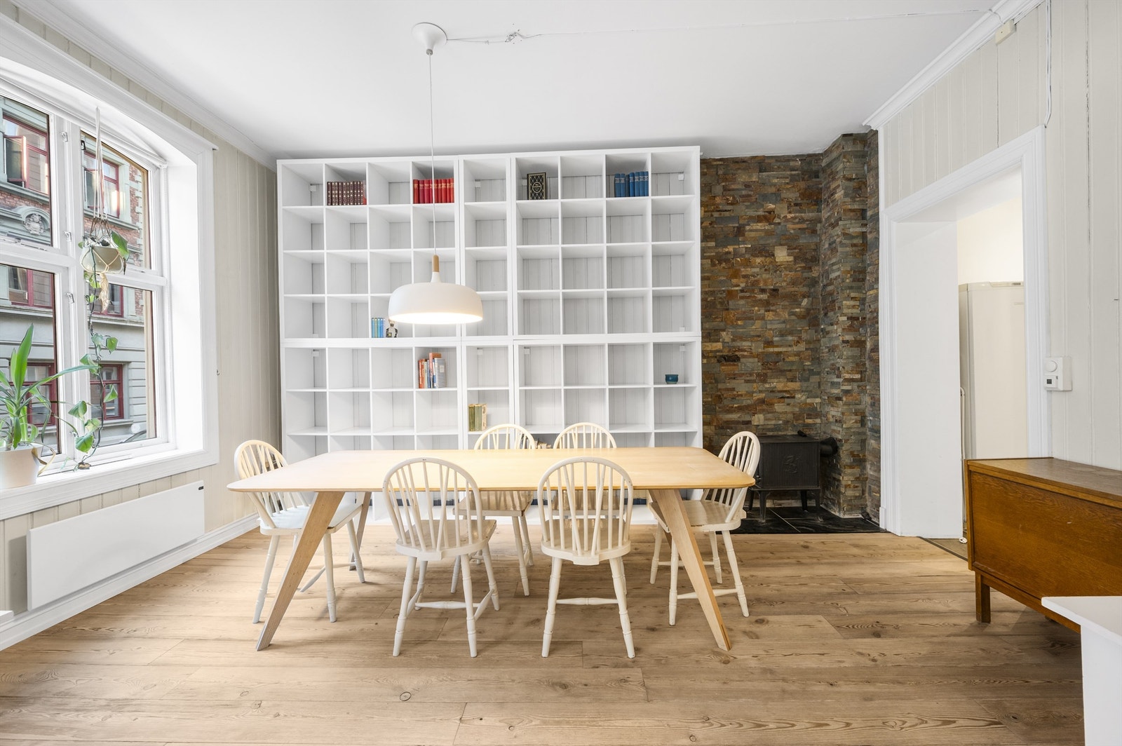 Leiligheten er en klassisk 4-roms med en arealeffektiv og god planløsning. Galleribilde