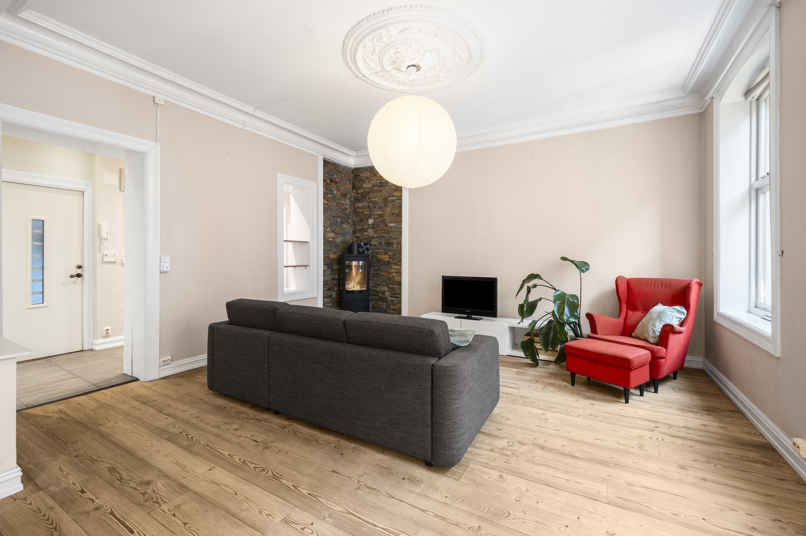 To ildsteder
i stuen sørger for ekstra varme og en hyggelig atmosfære. Galleribilde