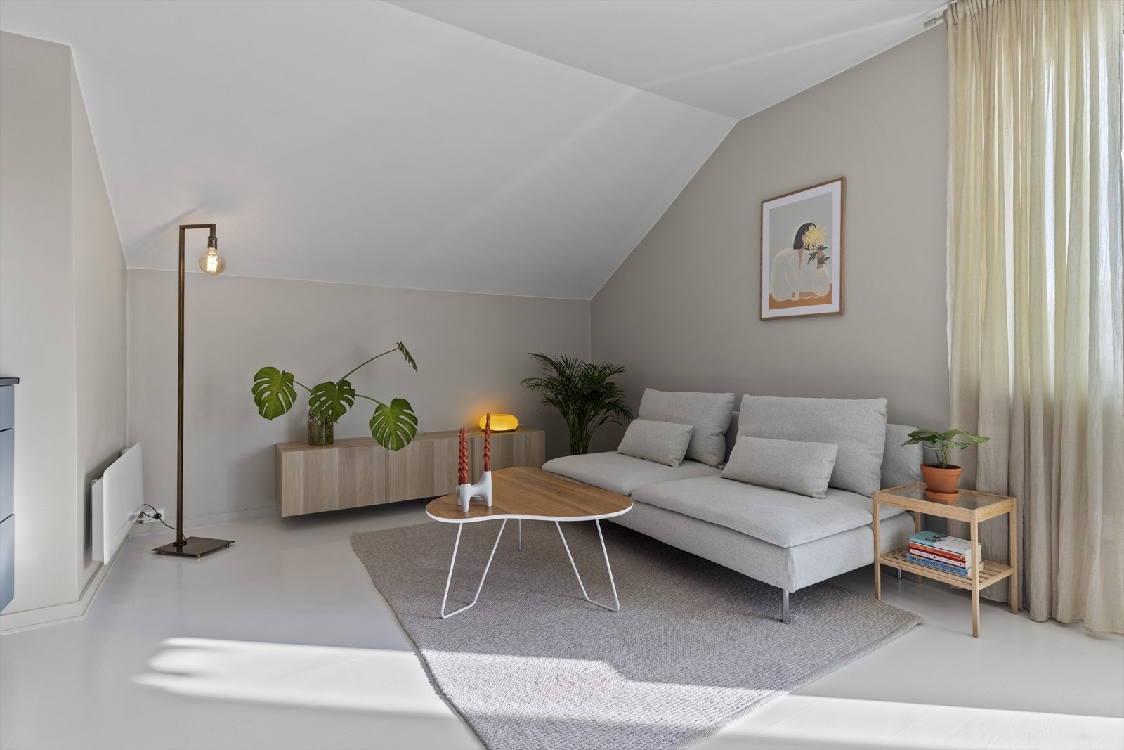 Leiligheten har en god planløsning med plass til flere soner slik at det er enkelt å innrede. Galleribilde