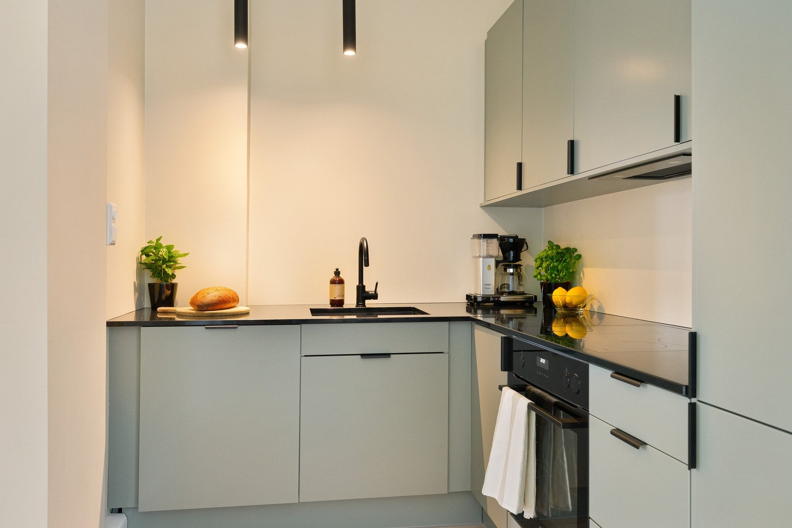 Velkommen til Toftes gate 29A, en moderne og smakfull 3-roms leilighet på urbane Grünerløkka! Galleribilde