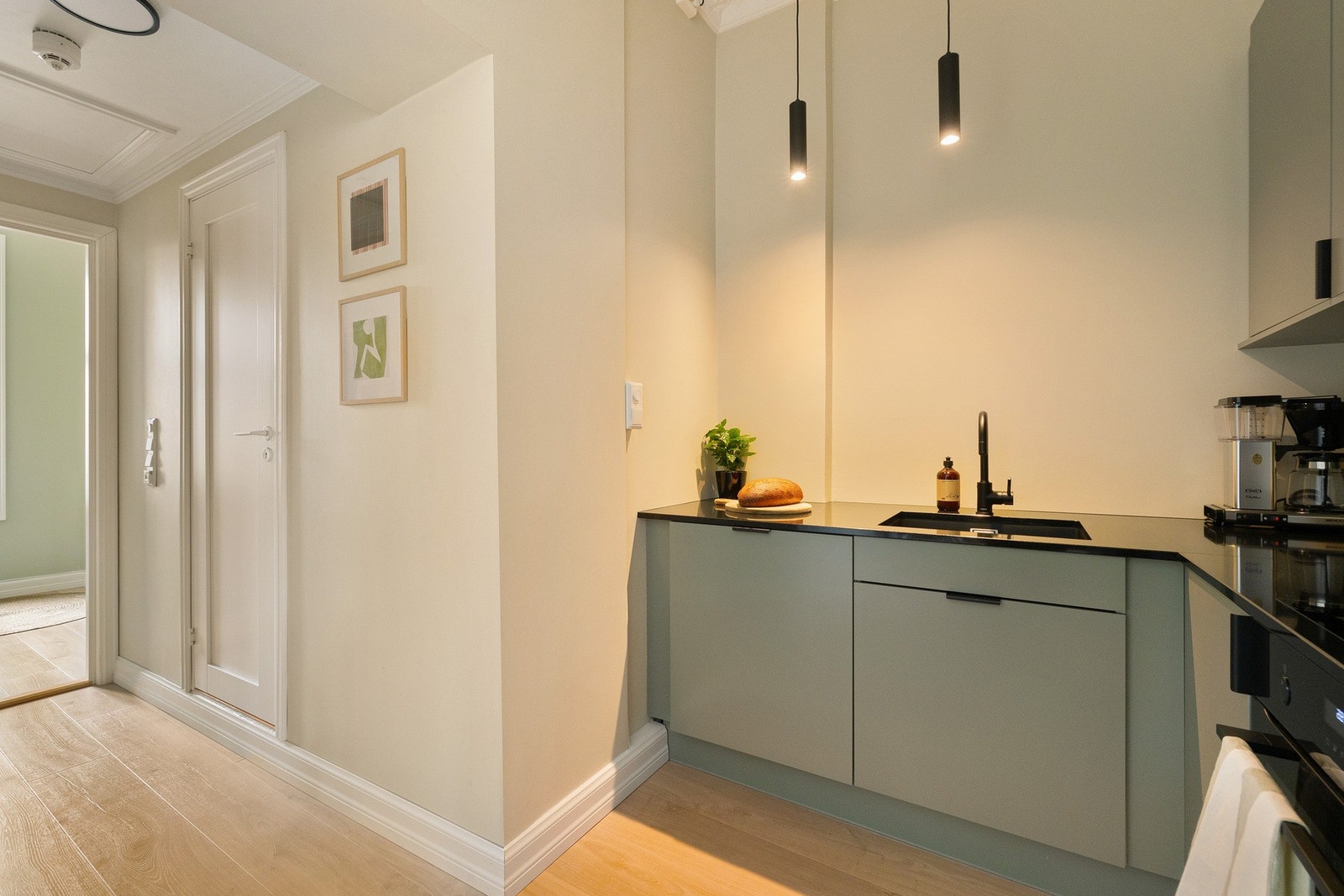 På motsatt side av leiligheten finner vi boligens andre soverom. Galleribilde