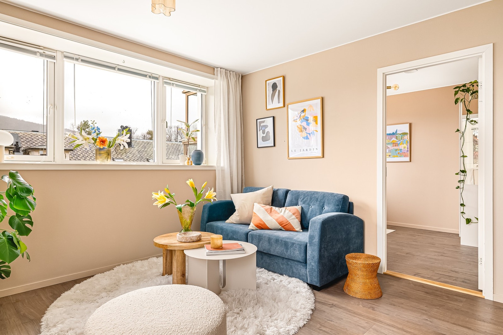 Velkommen til denne lekre 3-roms leiligheten, med strøkne kvaliteter fra 2019 og sentral beliggenhet på Landås. Galleribilde