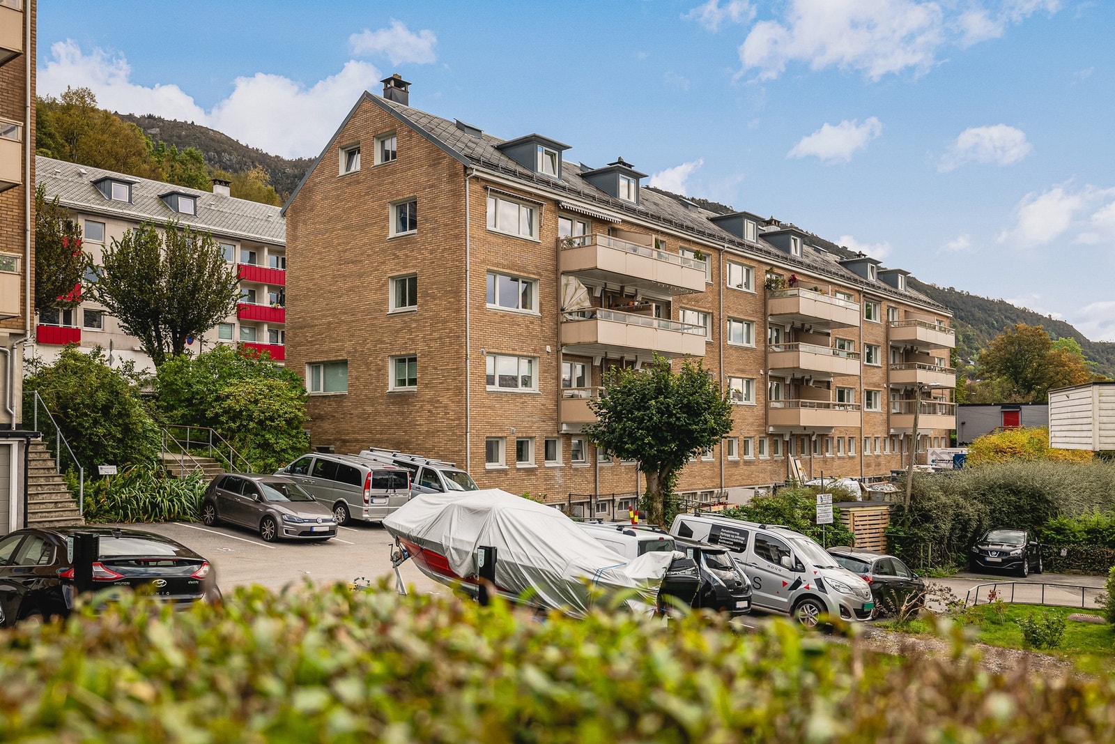 Perfekt beliggenhet for både studenter, barnefamilier, eldre og andre som ønsker en fredelig tilværelse med god bokomfort. Galleribilde