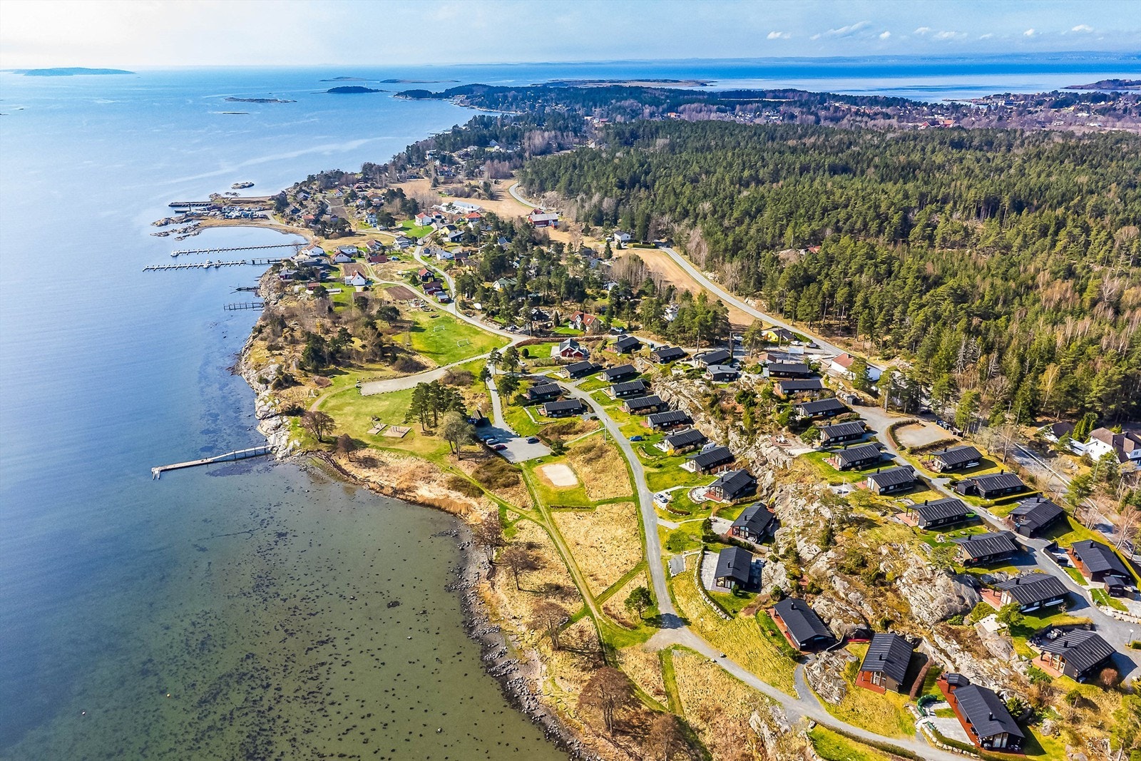 Ved Kurefjorden kan du tilbringe feriedagene i fredfylte omgivelser, kun en times biltur unna Oslo. Galleribilde