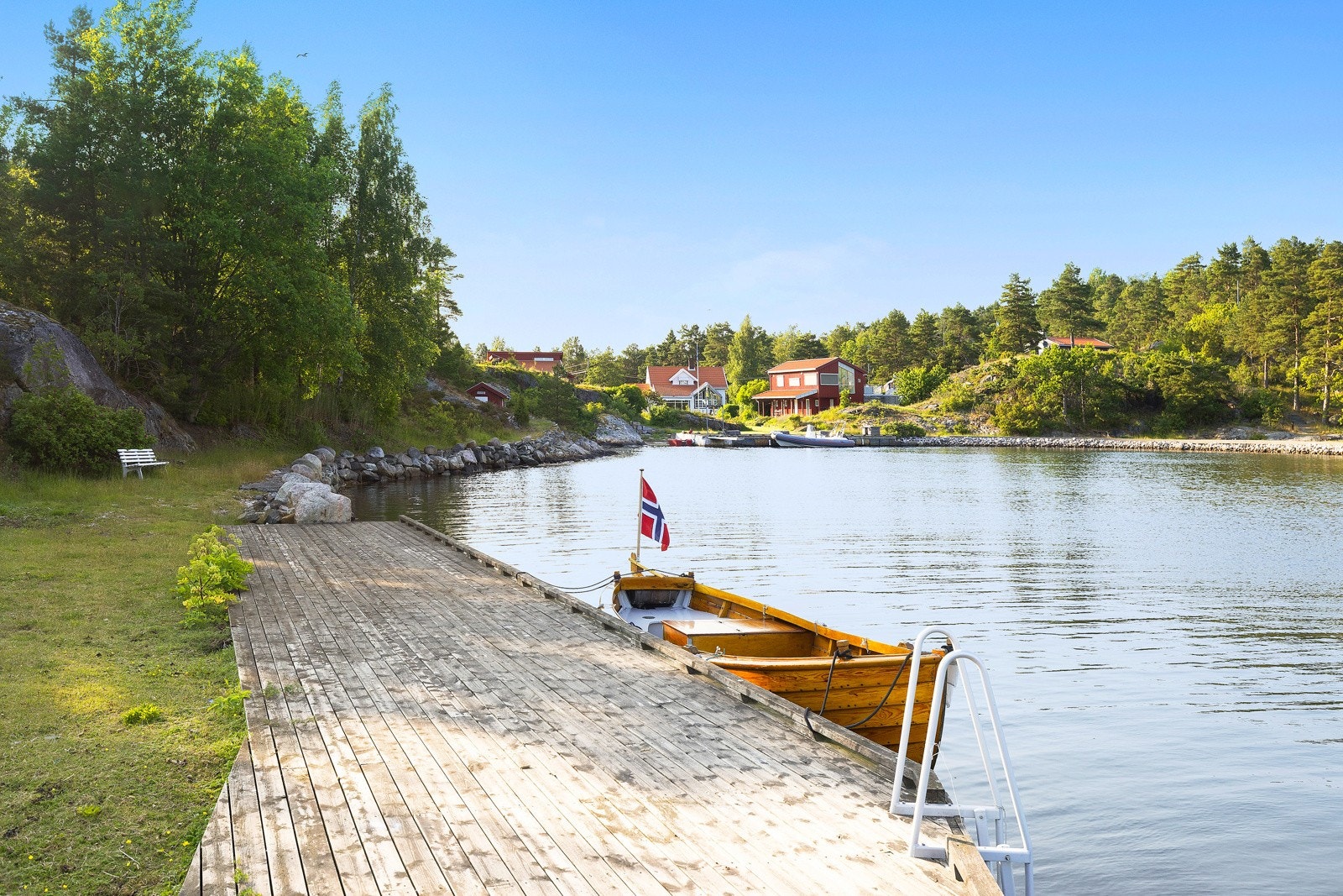 Grunnsund er gammel kystgård, lunt og vakket beliggende på Telemarkkysten, nær grensen til Kragerø. Galleribilde