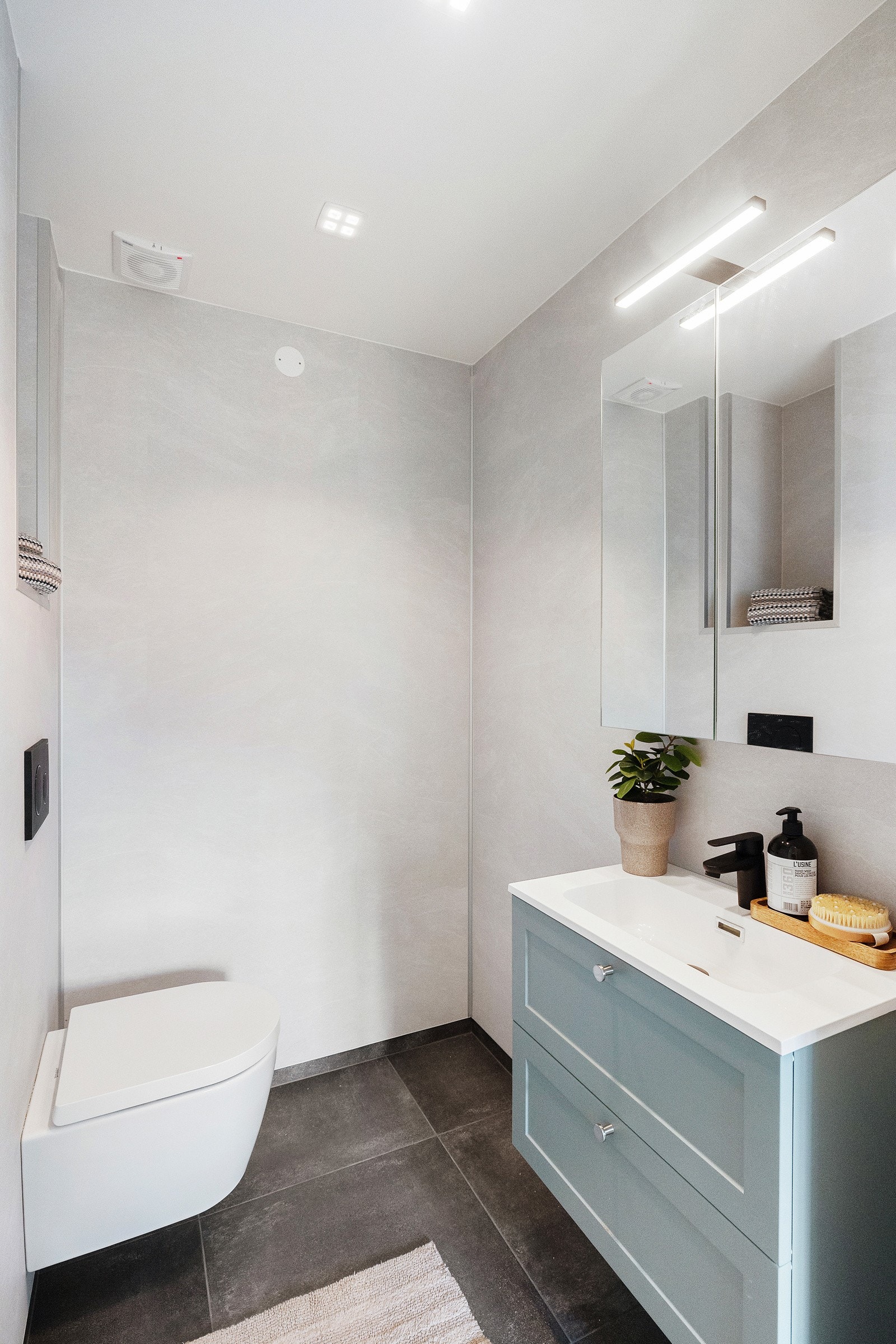 Toalettrom i lik standard som hovedbad Galleribilde