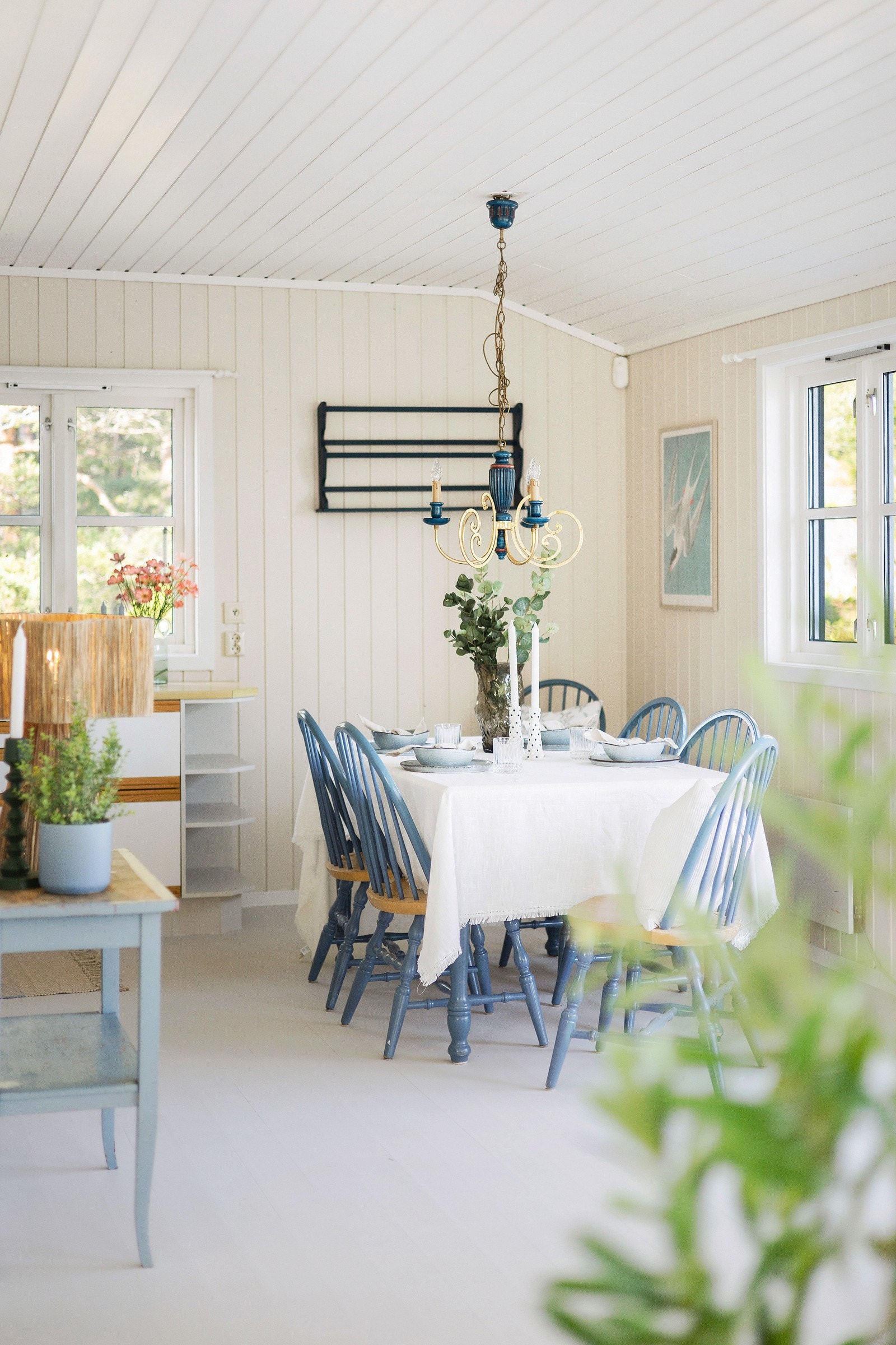 Koselig spisesplass i tilknytning til kjøkkenet. Galleribilde