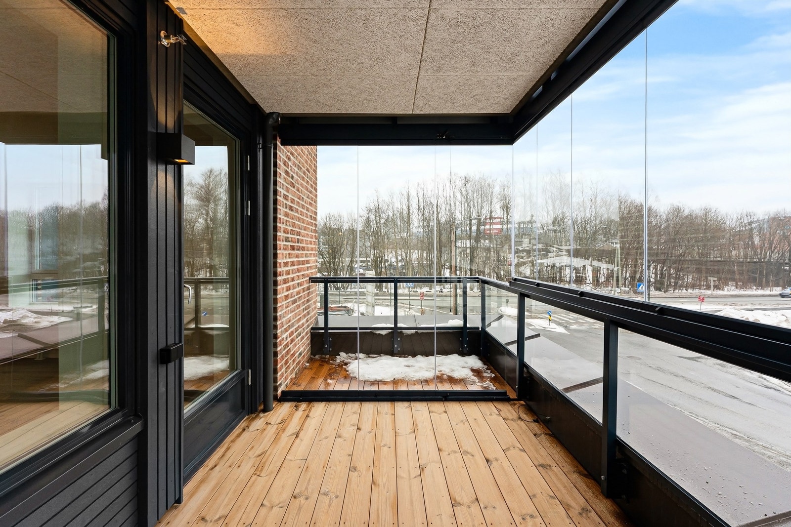 Helt ny (2026) 2-roms selveierleilighet med innglasset balkong og balkong. Foto: Zovenfra AS Galleribilde