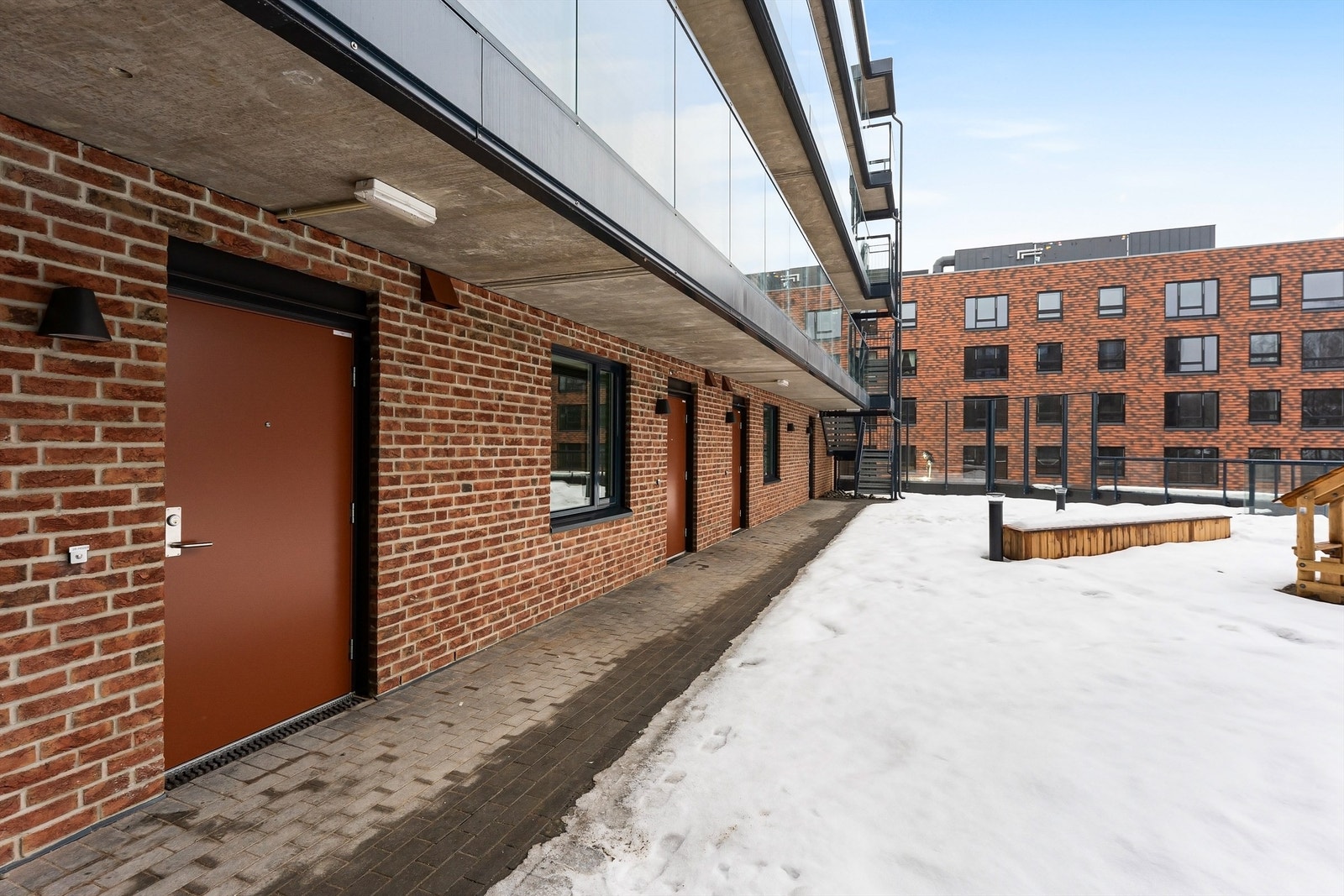 Leiligheten ligger i byggets 2. etasje, og holder en moderne og flott standard Galleribilde