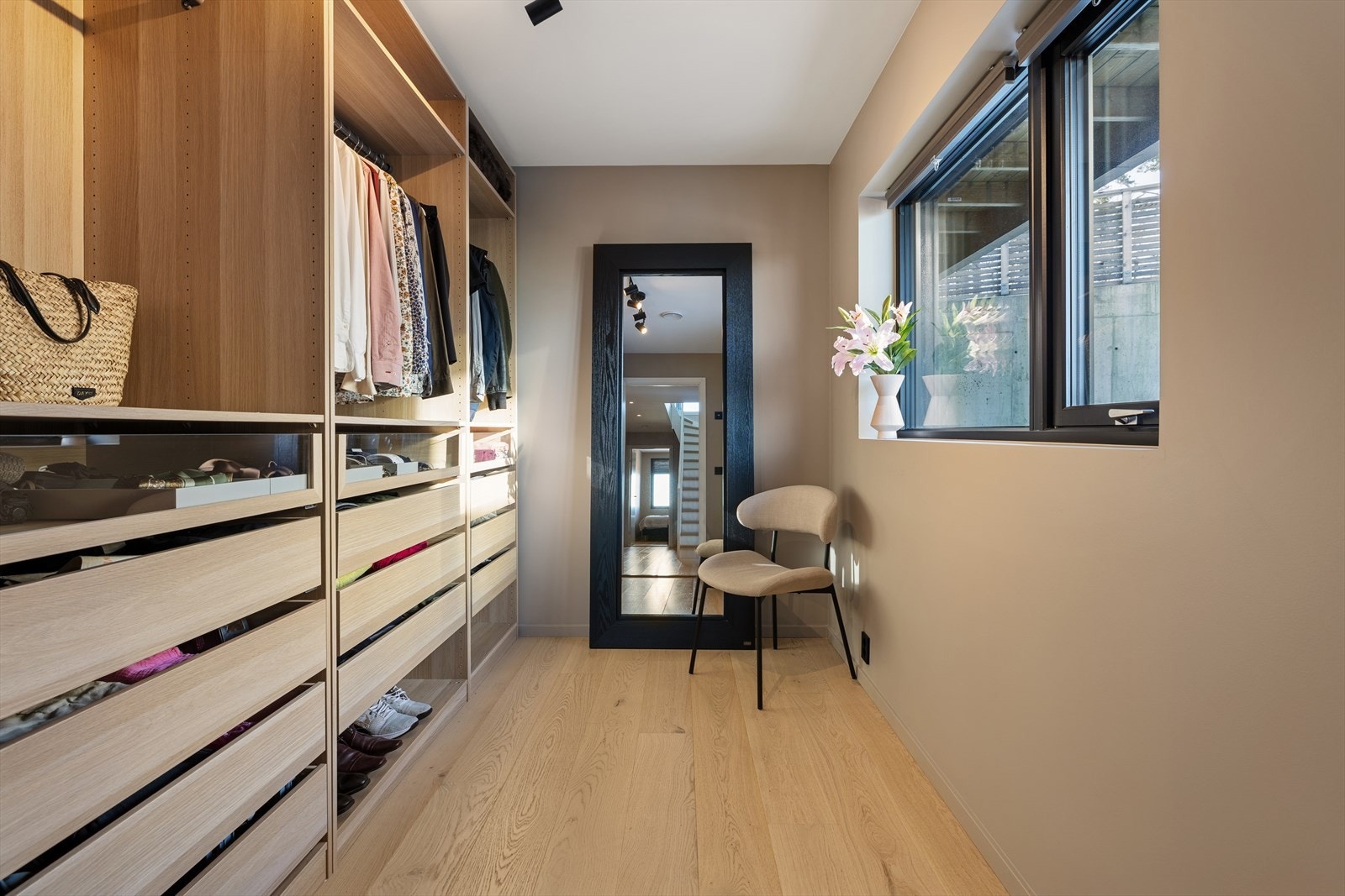 Man kan også bruke de ekstra soverommene som en ekstra garderobe, kontor eller som et gjesterom. Alt etter eget behov. Galleribilde