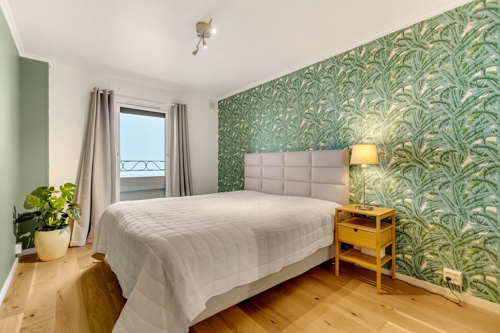 Hovedsoverom - lun og rolig atmosfære med god plass rundt sengen. Galleribilde