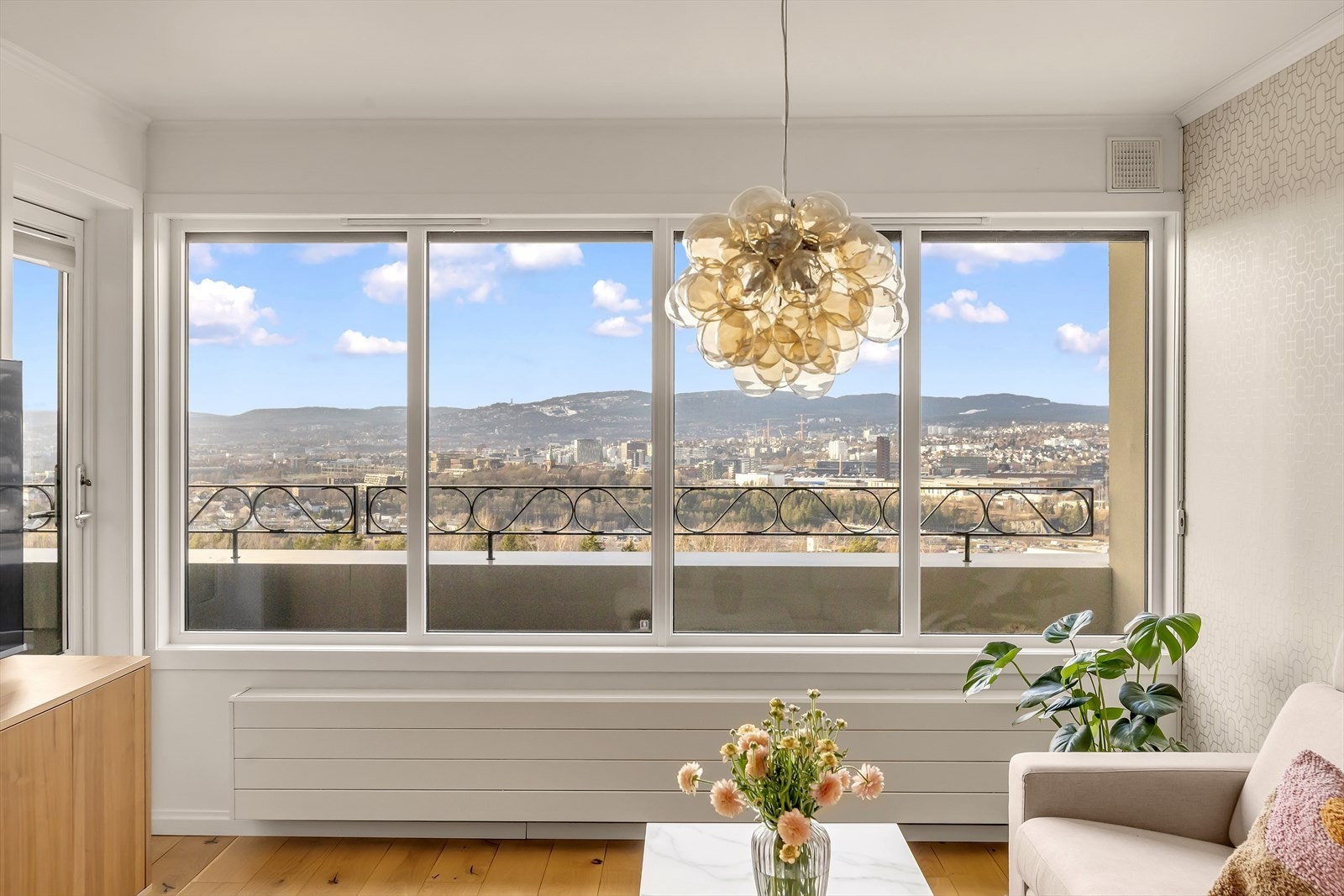 Herlig utsikt over Oslo by fra stuen. Galleribilde